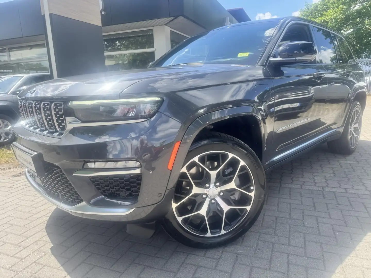 Jeep Grand Cherokee PLUG-IN HYBRID MY24-SUMMIT 380PS Grau - 1