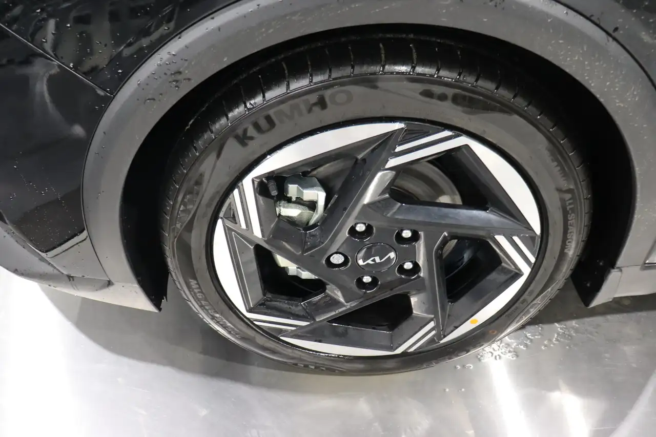 Kia K4 снимка Kia K4