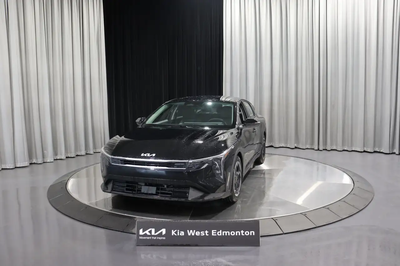 Kia K4 снимка Kia K4
