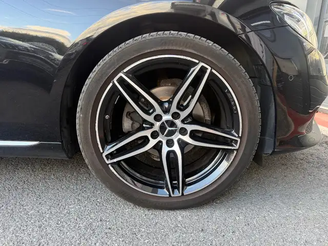Mercedes-Benz E-Class view 29