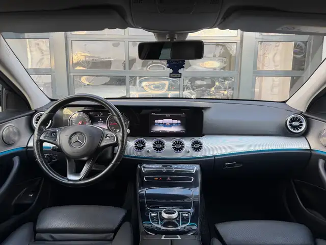 Mercedes-Benz E-Class view 7