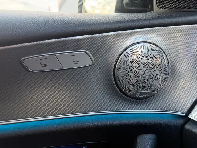Mercedes-Benz E-Class view 23