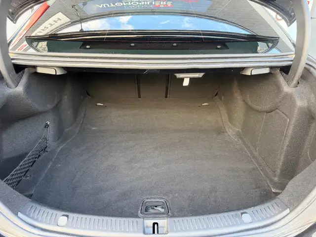 Mercedes-Benz E-Class view 30