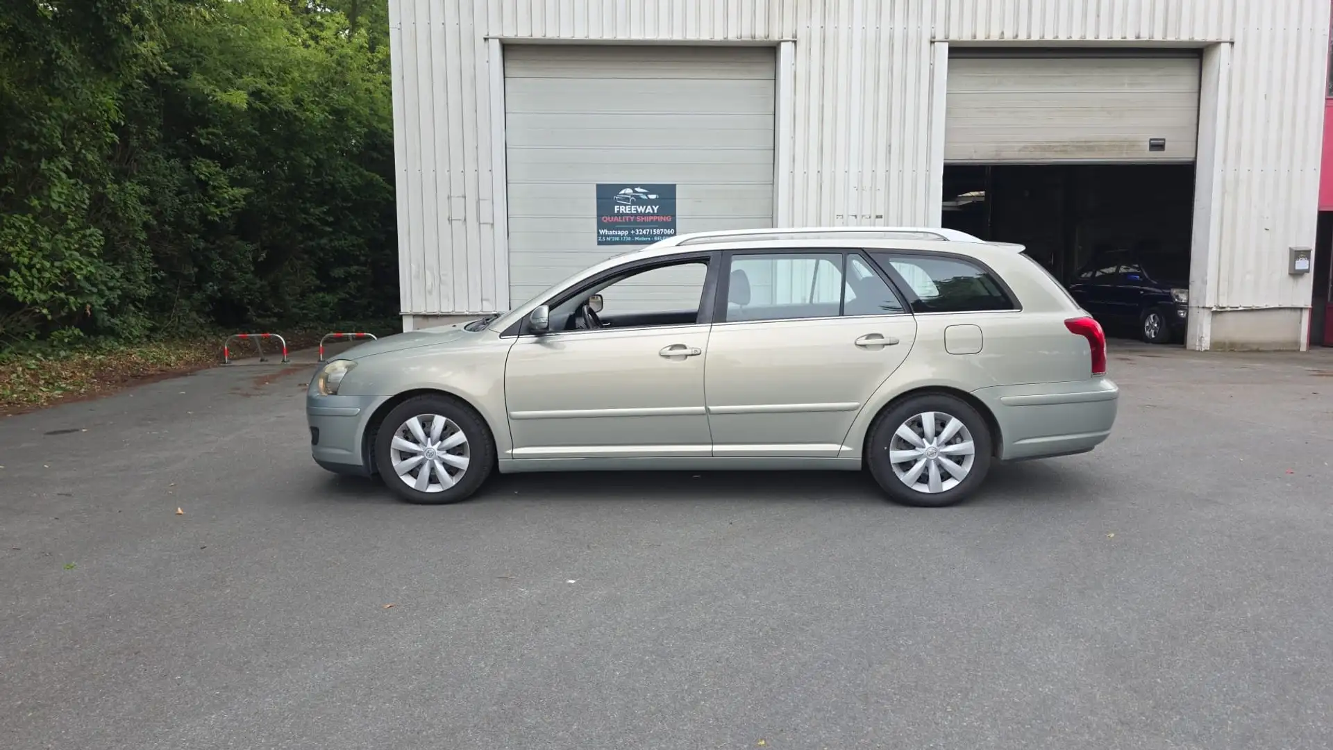 Toyota Avensis 1.8i VVT-i 16v Station Wagon Gri - 1
