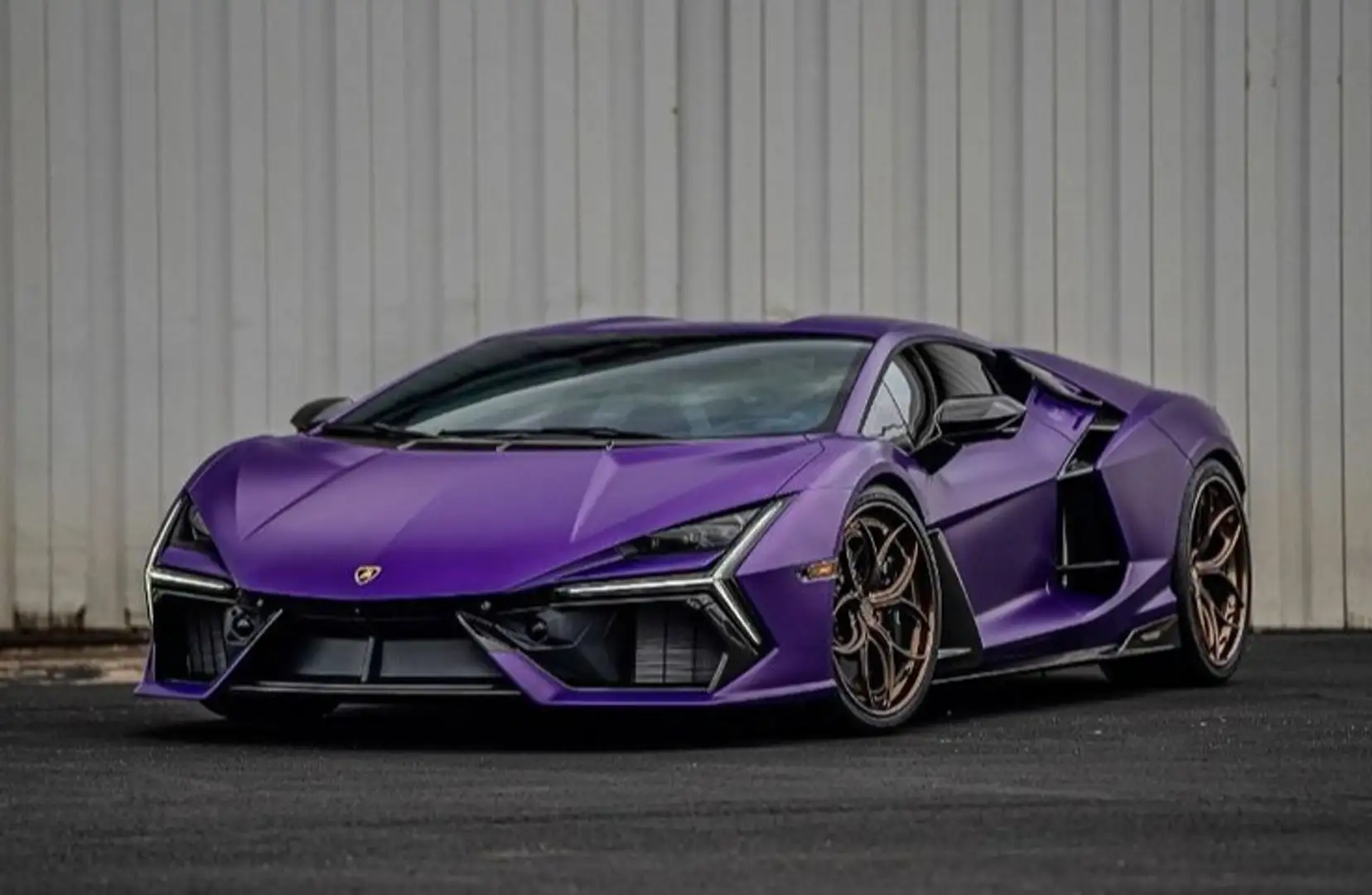 Lamborghini Revuelto Burdeos - 1