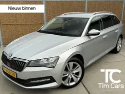 Skoda Superb Combi Elektrische stoelverstelling, Trekhaak, Parkeerhulp met camera, Stoelverwarming, Alarm, Lichtmetalen velgen, Navigatiesysteem, Geheel digitaal combi-instrument
