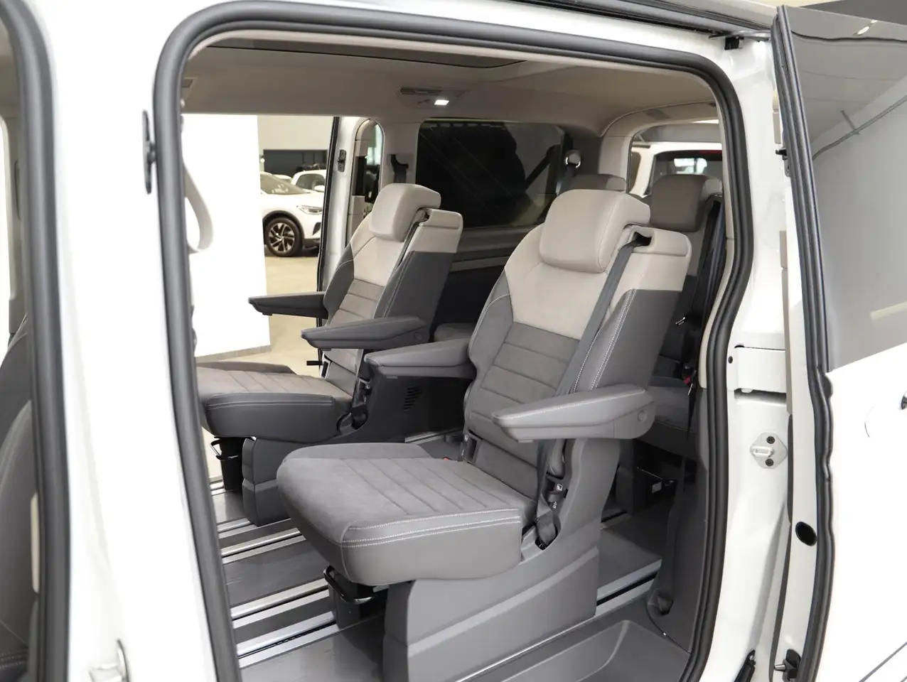 Volkswagen T7 Multivan 2026 — фото 12