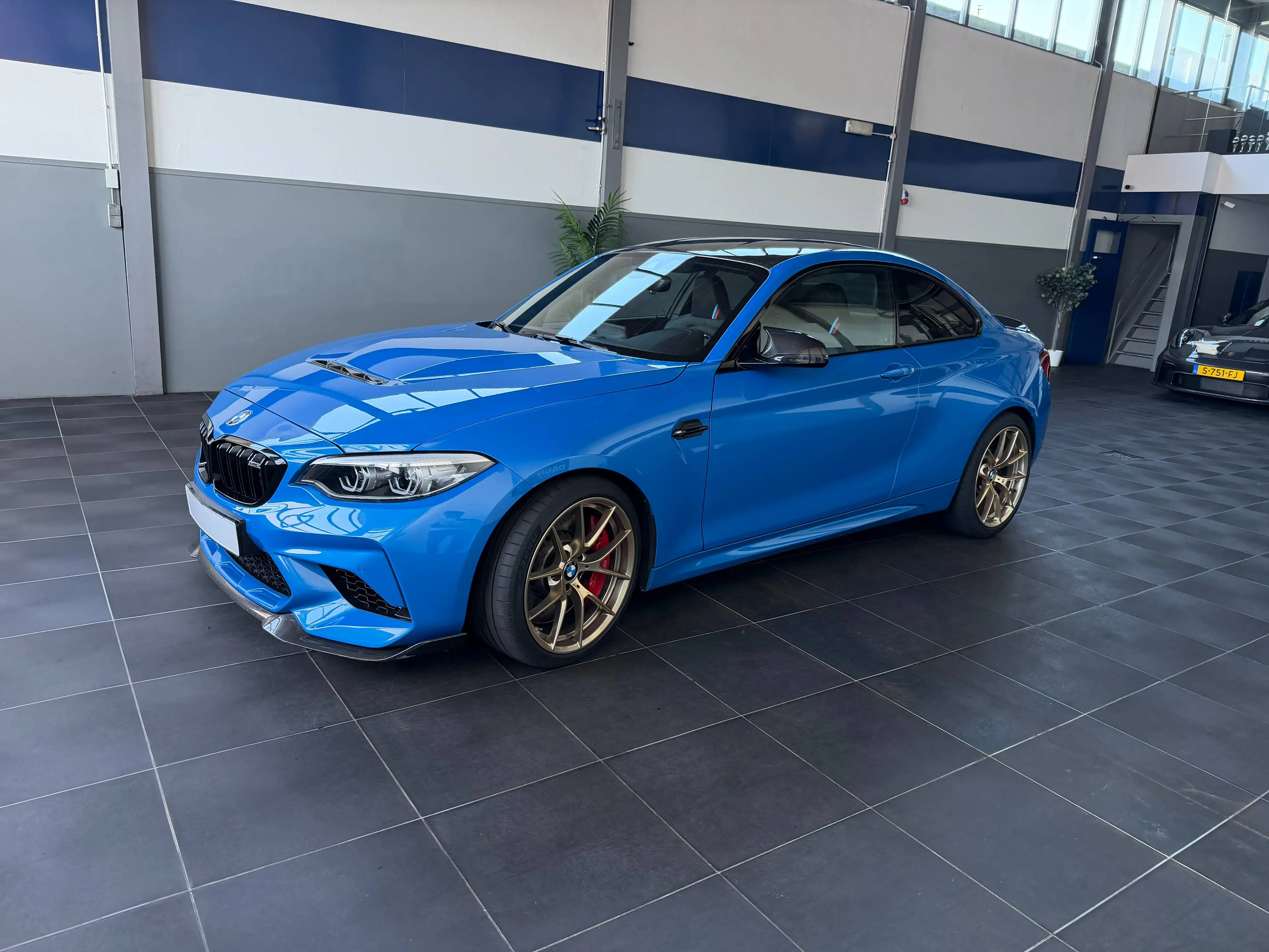 BMW M2 CS — photo 4