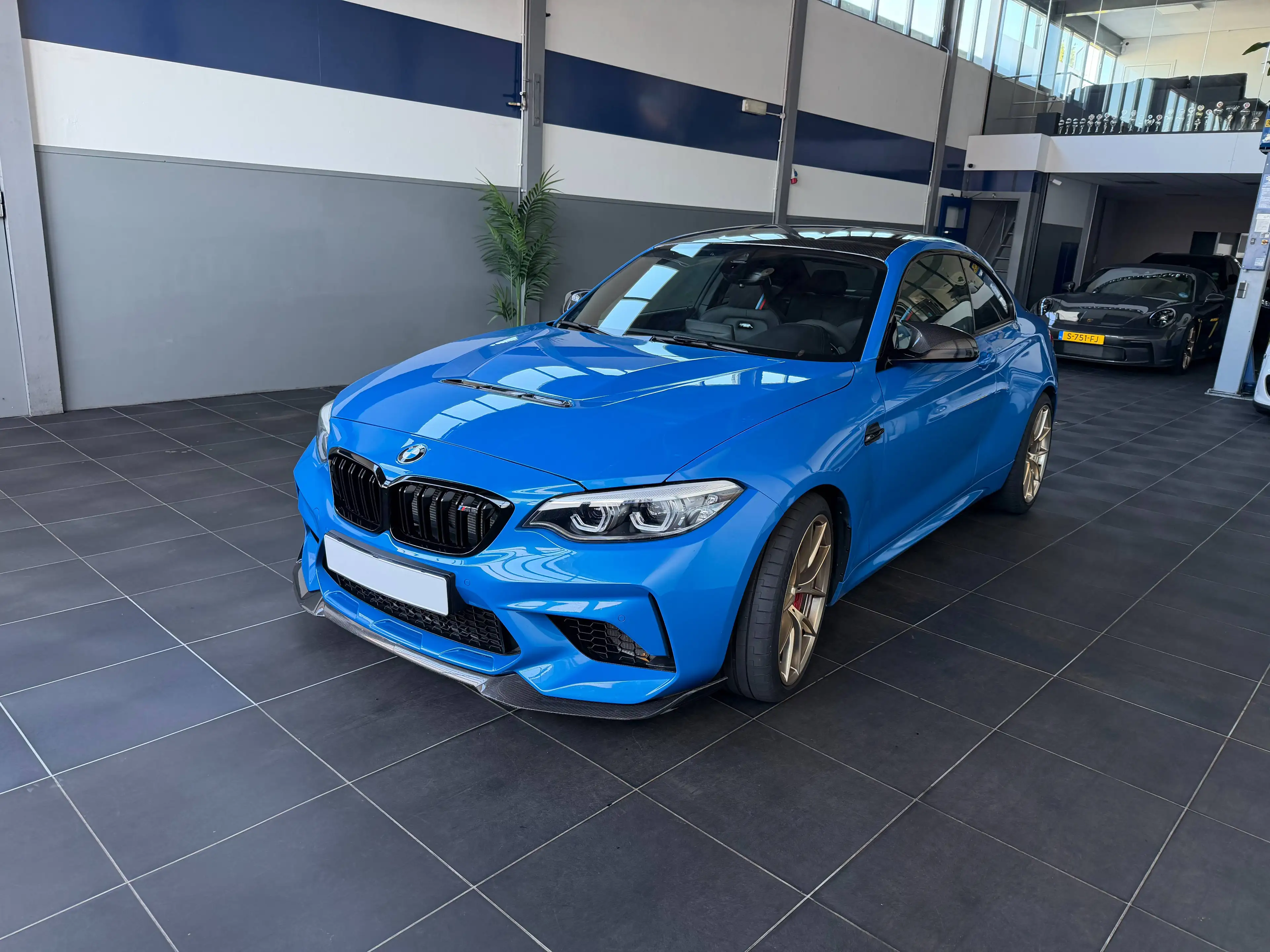 BMW M2 CS — photo 5