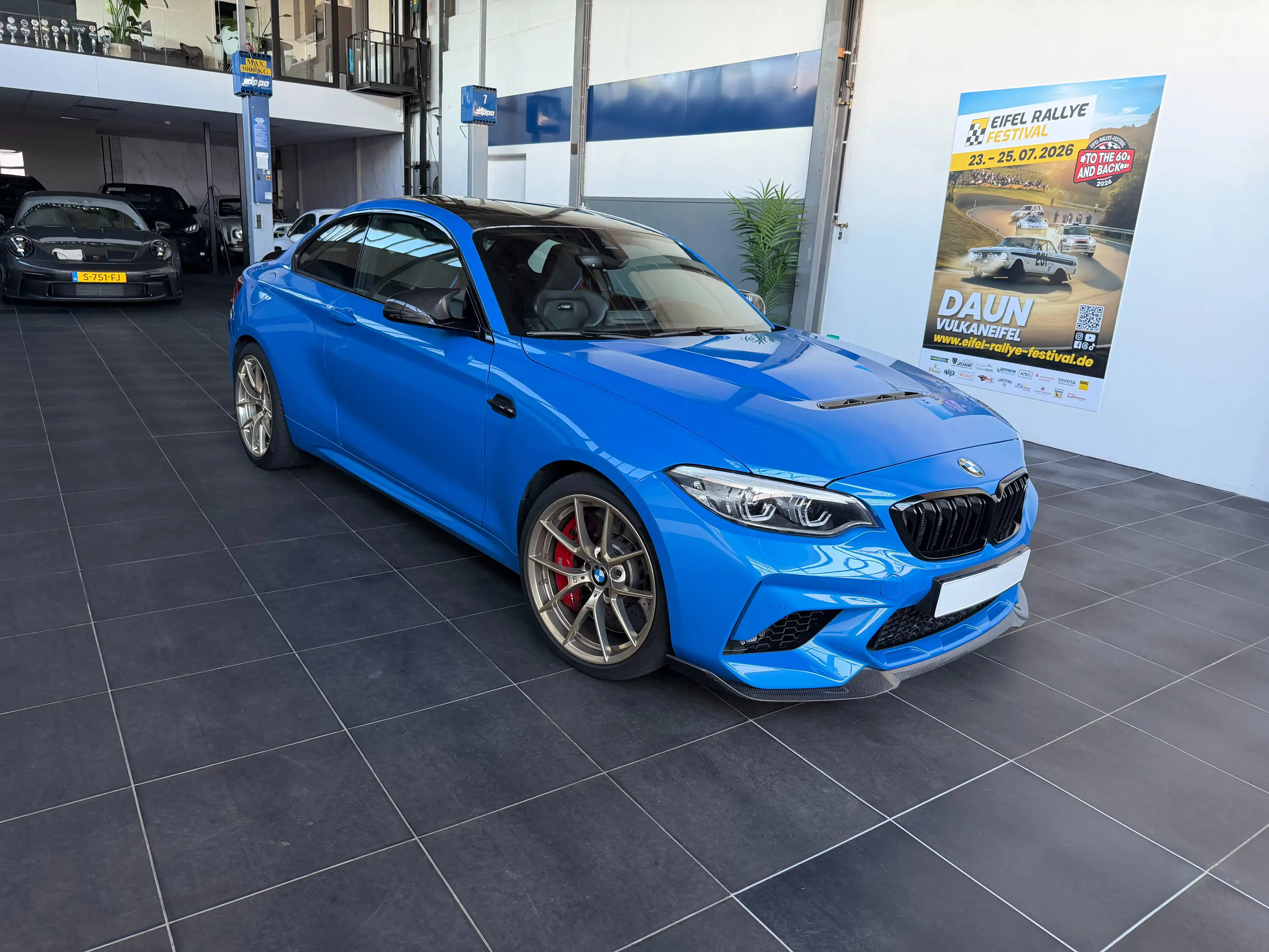 BMW M2 CS — photo 8