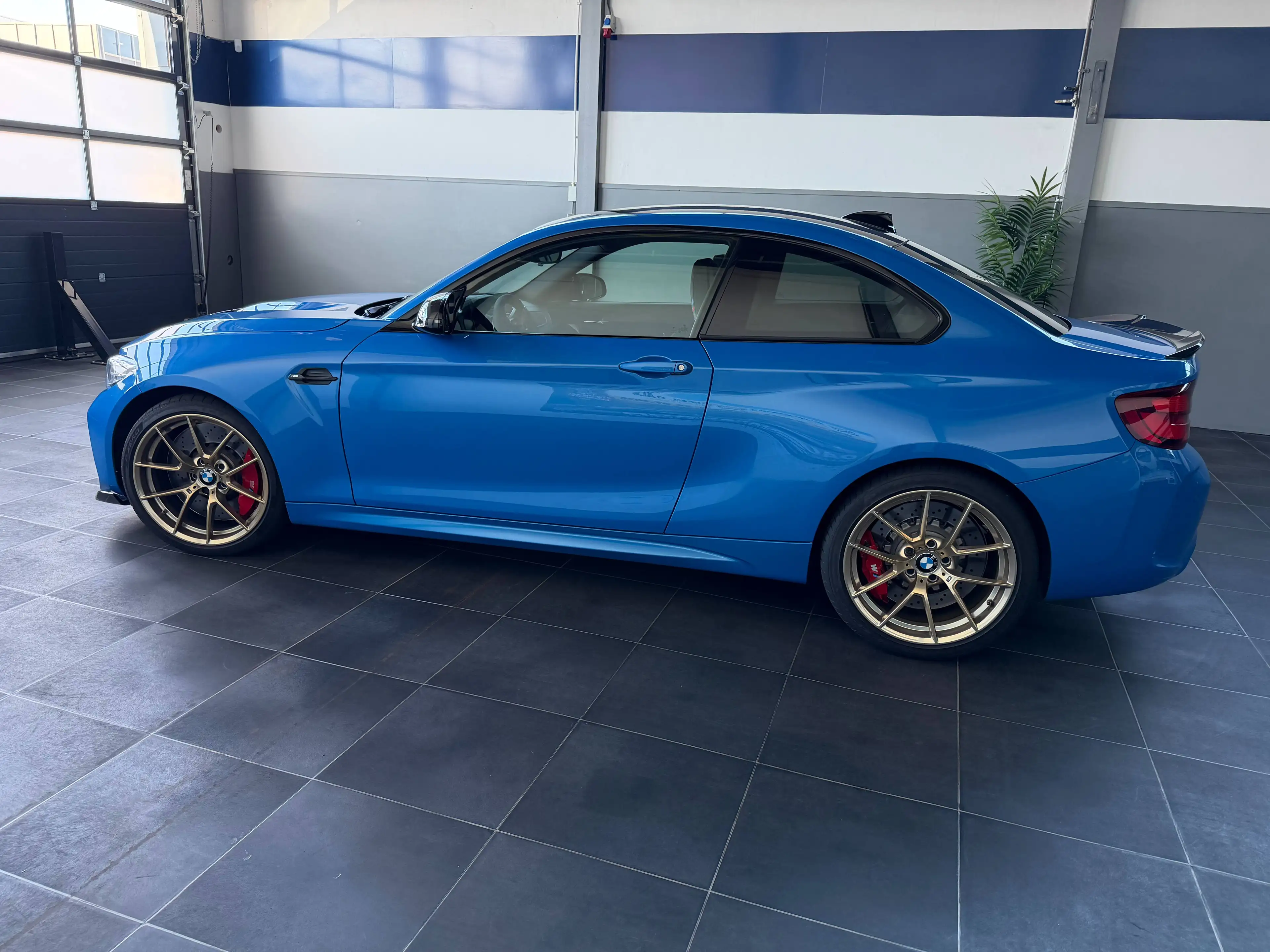 BMW M2 CS
