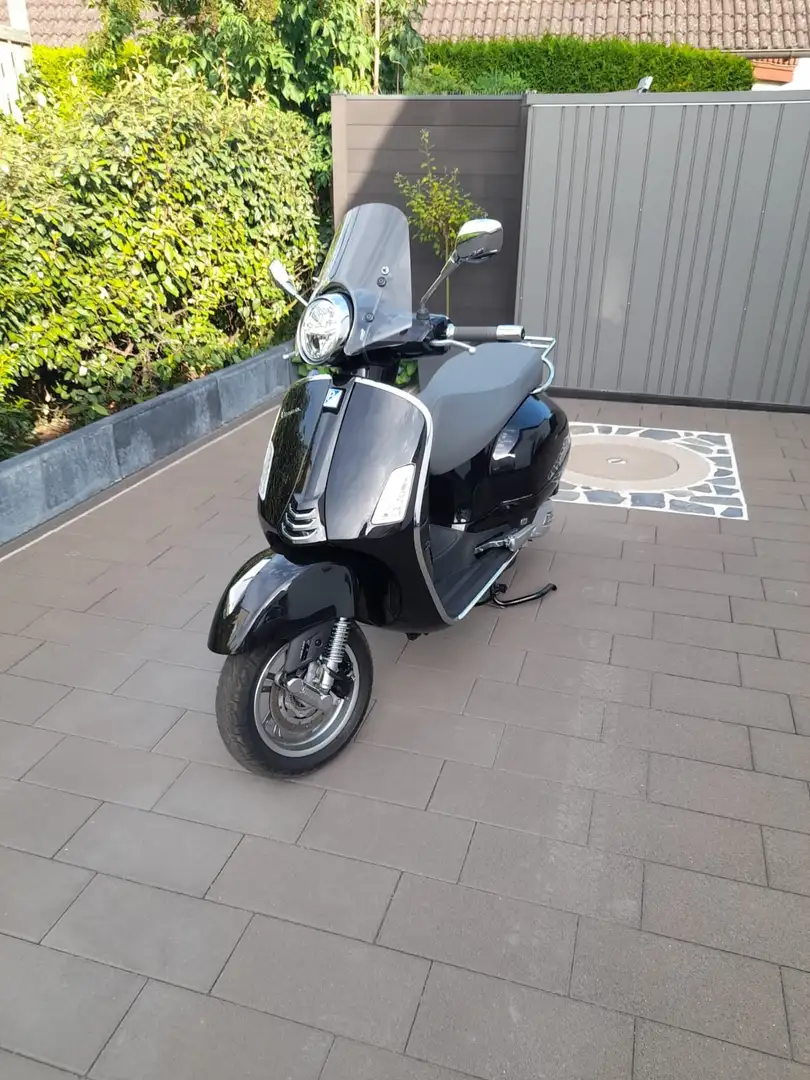 Vespa GTS 125 Noir - 1