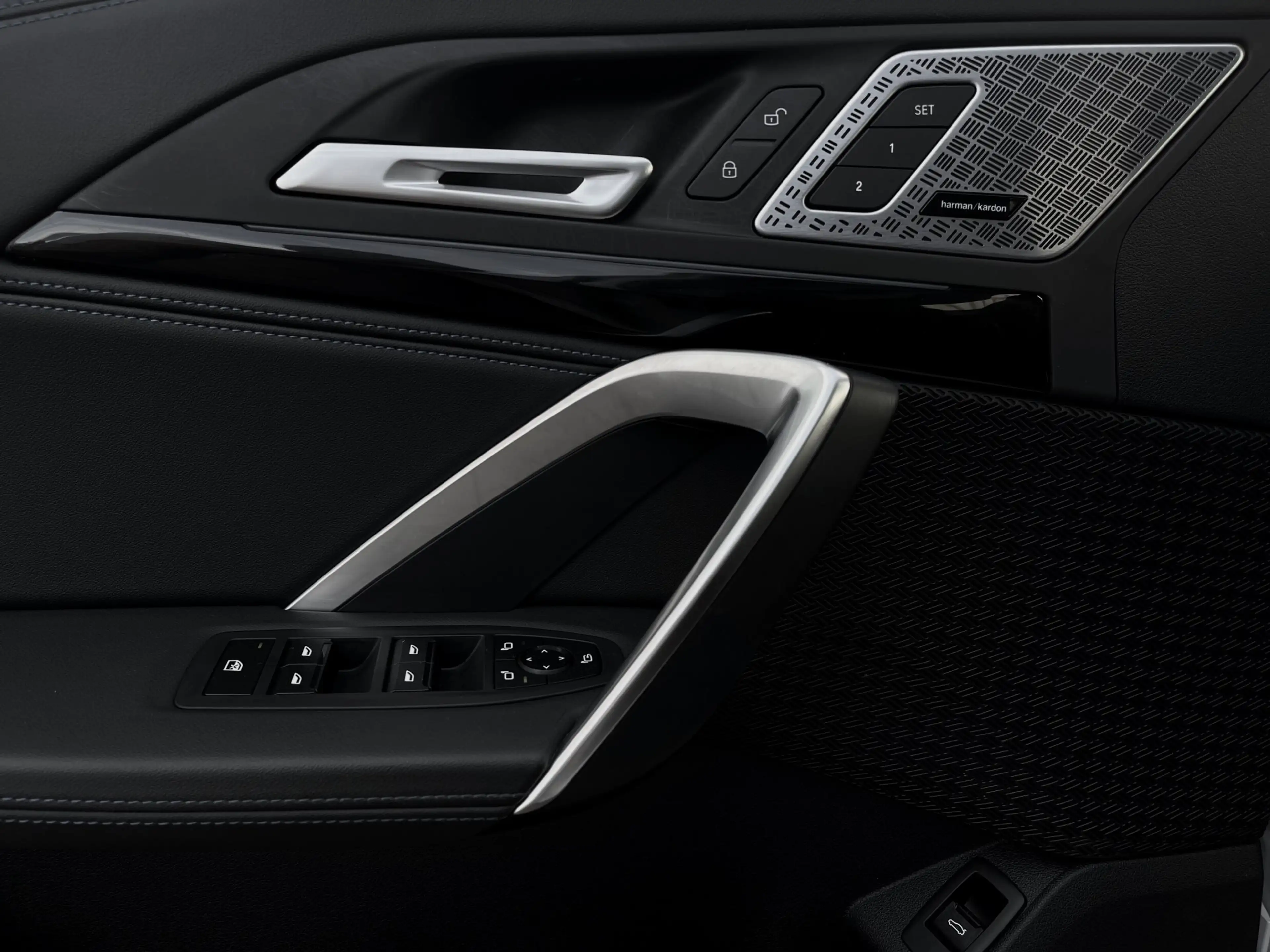 BMW iX1 xDrive30 M SPORTPAKET AHK 360°Kamera HarmanKardon — photo 15