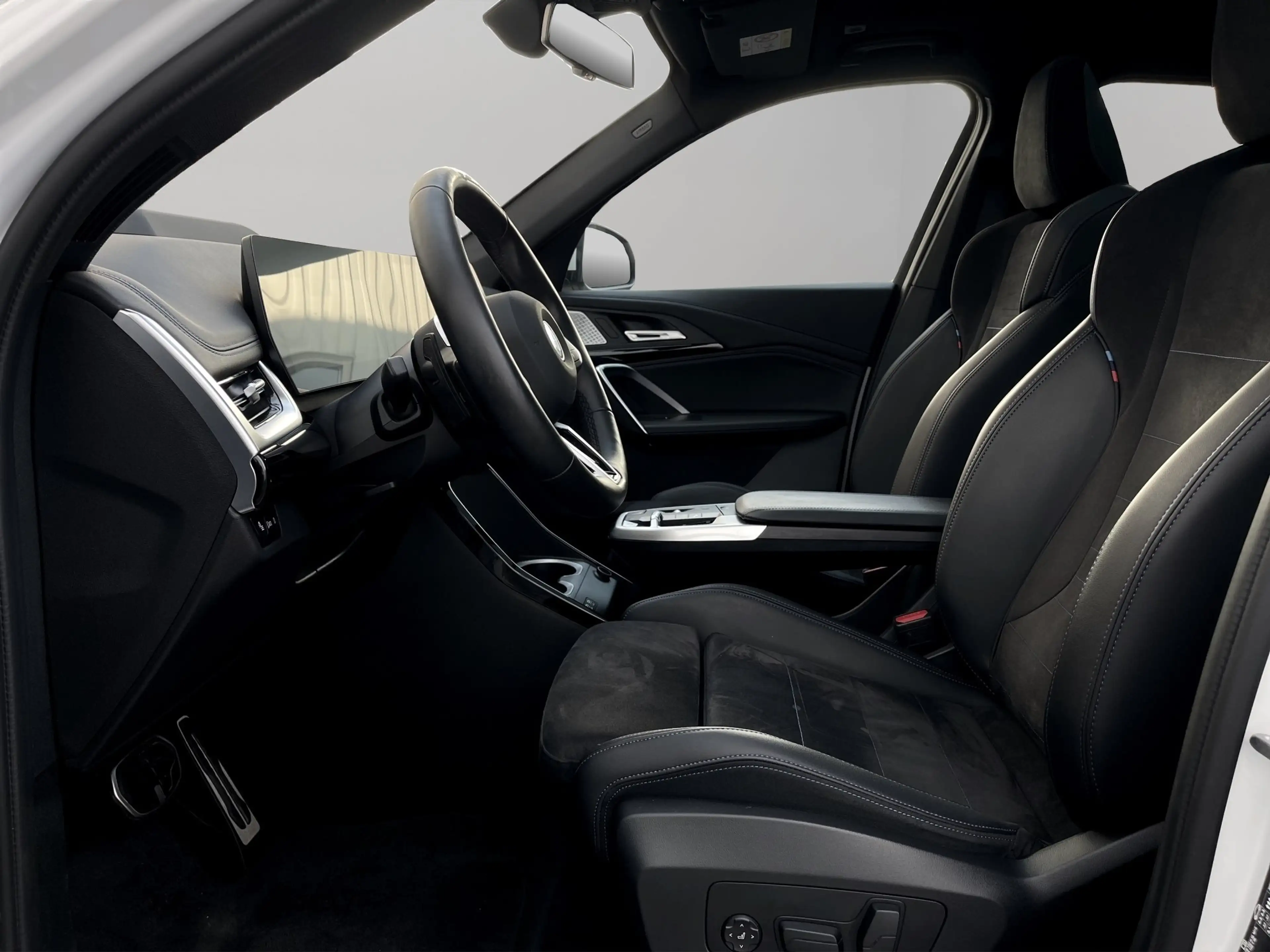 BMW iX1 xDrive30 M SPORTPAKET AHK 360°Kamera HarmanKardon — photo 9