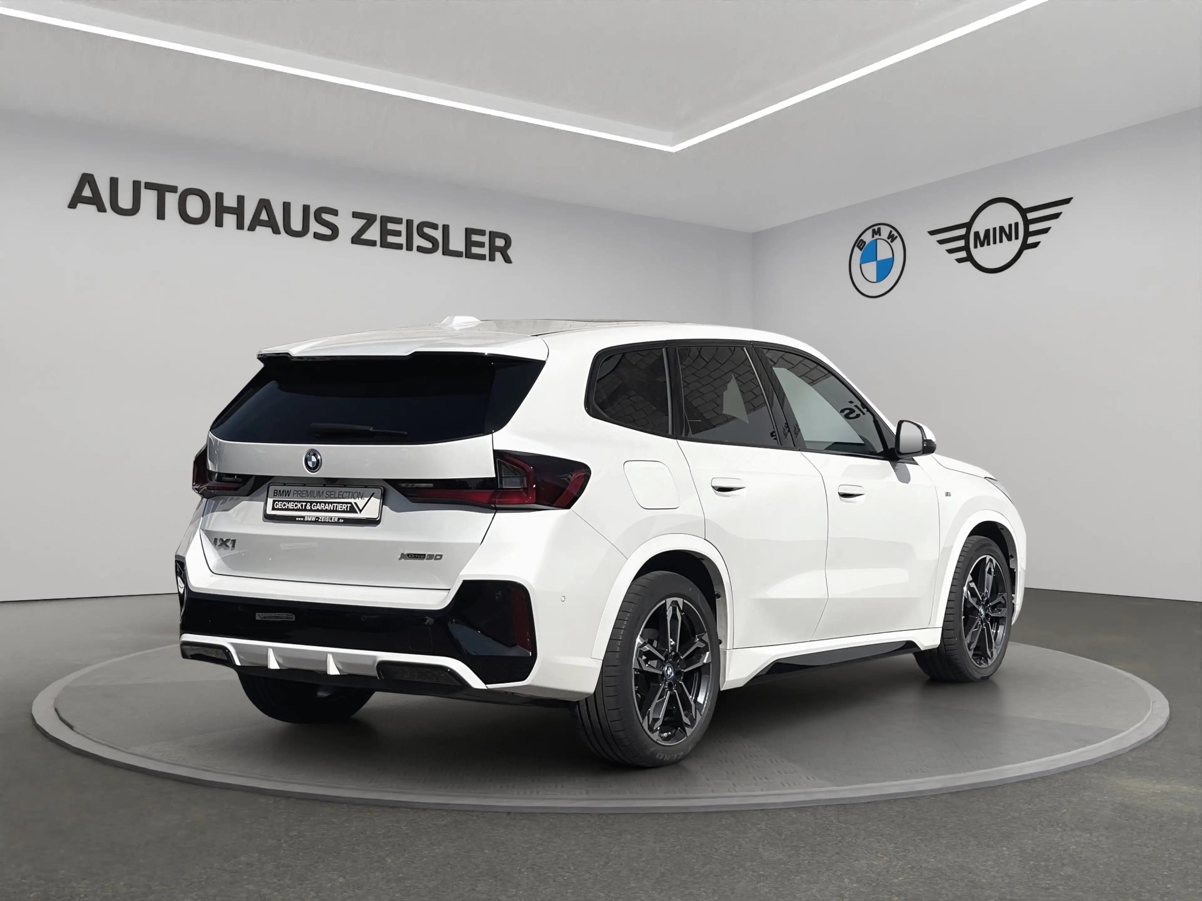 BMW iX1 xDrive30 M SPORTPAKET AHK 360°Kamera HarmanKardon — photo 2