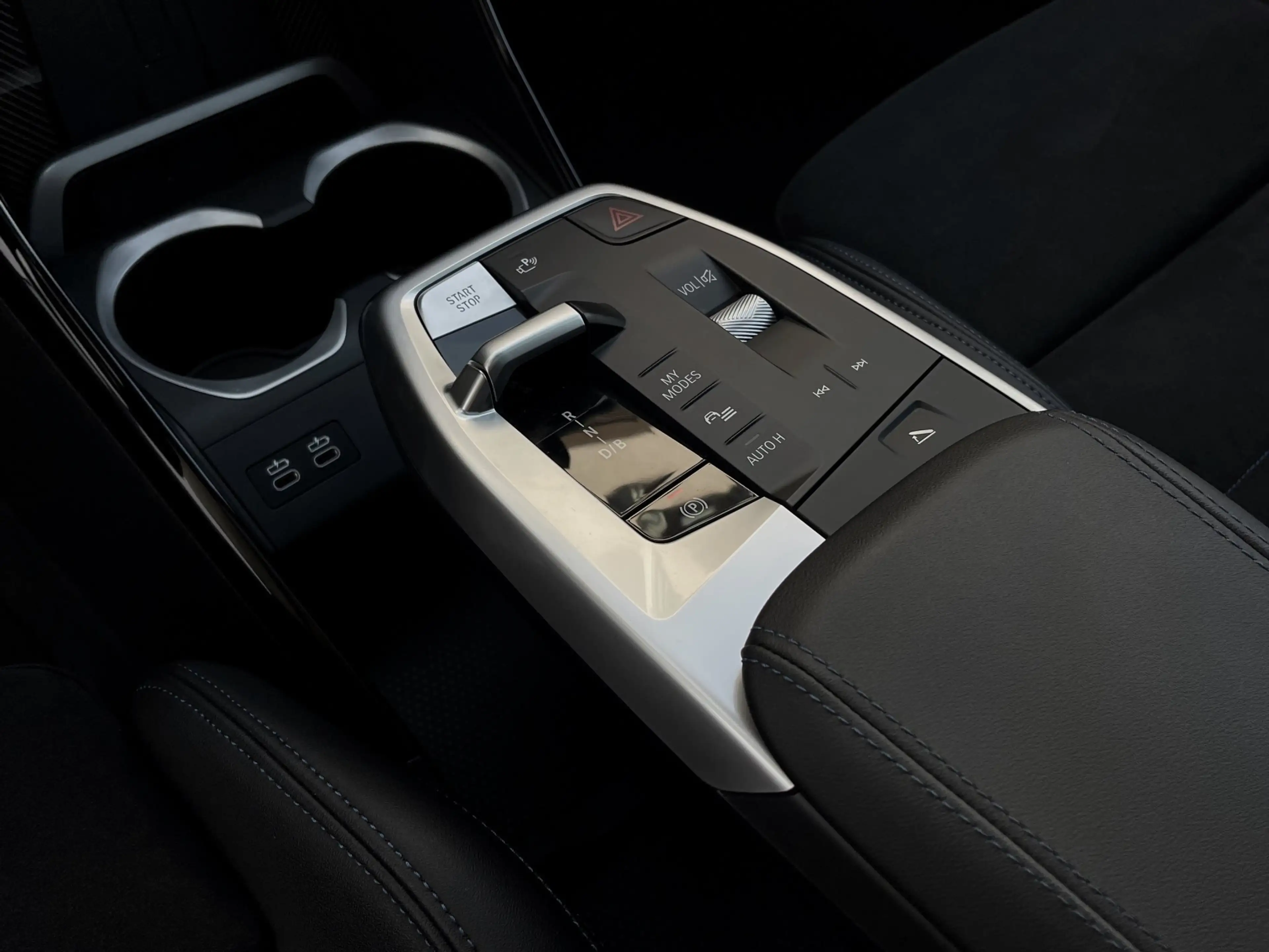 BMW iX1 xDrive30 M SPORTPAKET AHK 360°Kamera HarmanKardon — photo 10