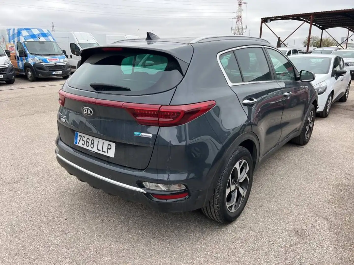 Kia Sportage 1.6 MHEV Drive Plus 4x2 136 Gris - 2