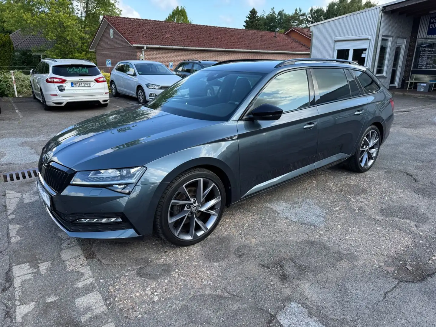 Skoda Superb Combi Sportline/AHK Grau - 1