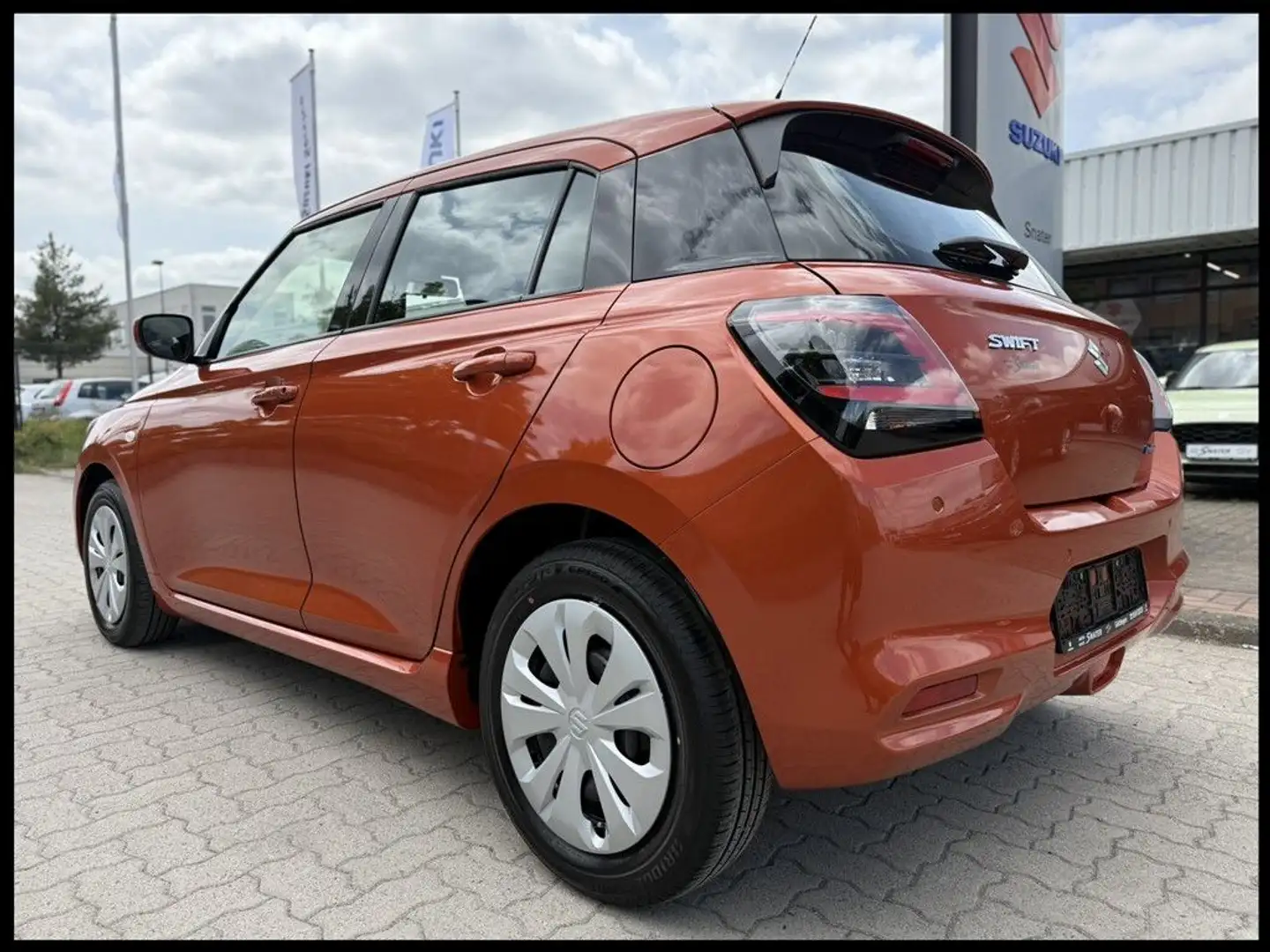 Suzuki Swift SWIFT 1.2 HYBRID CLUB | DEUTSCHES FAHRZEUG Orange - 2