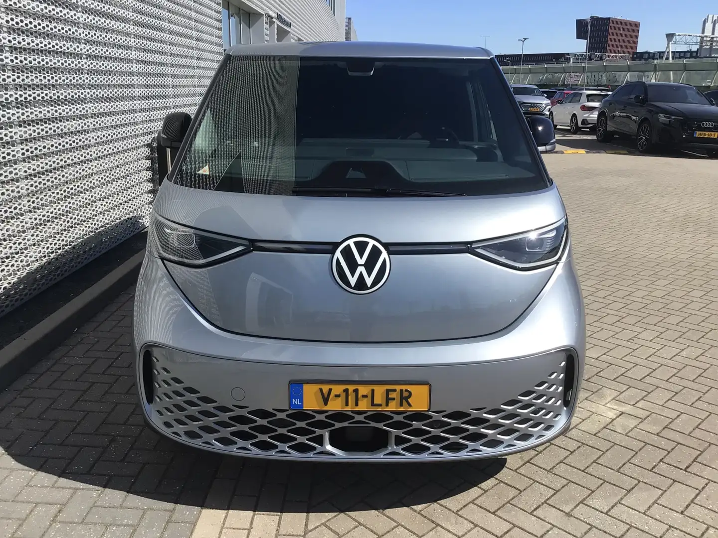 Volkswagen ID. Buzz Cargo Bulli edition 79 kWh Grau - 2