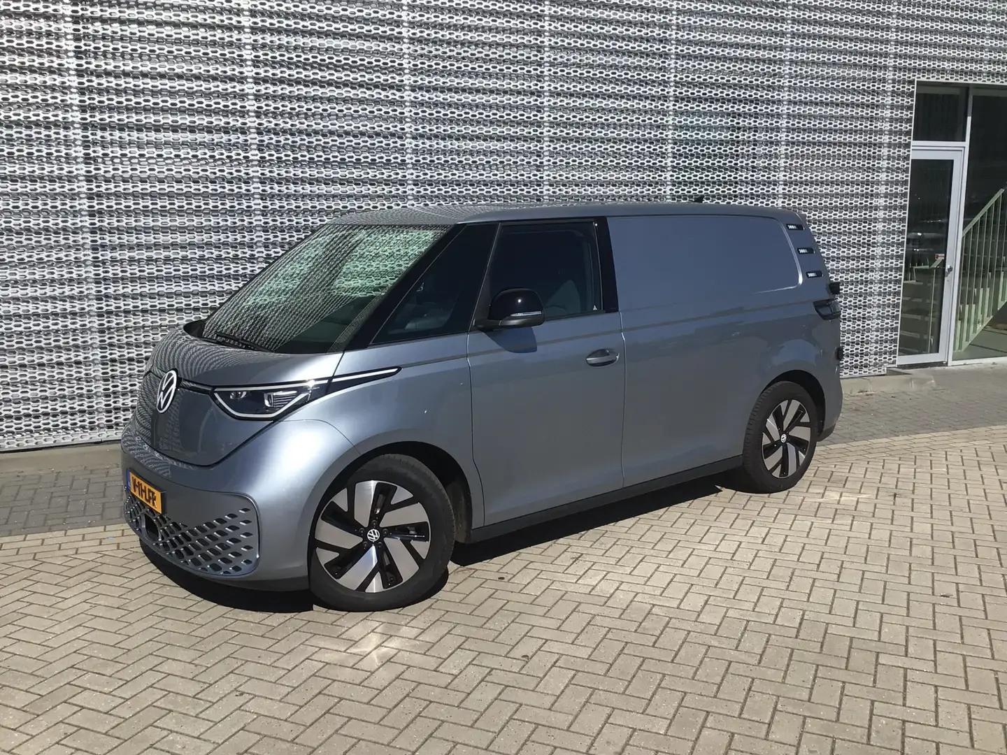 Volkswagen ID. Buzz Cargo Bulli edition 79 kWh Grau - 1