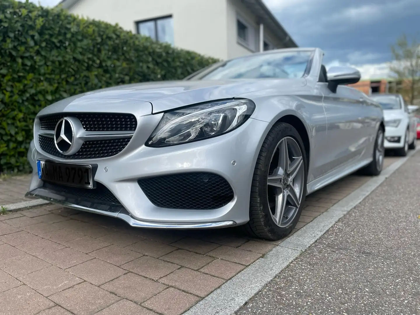 Mercedes-Benz C 180 Cabrio 9G-TRONIC AMG Line Silber - 1