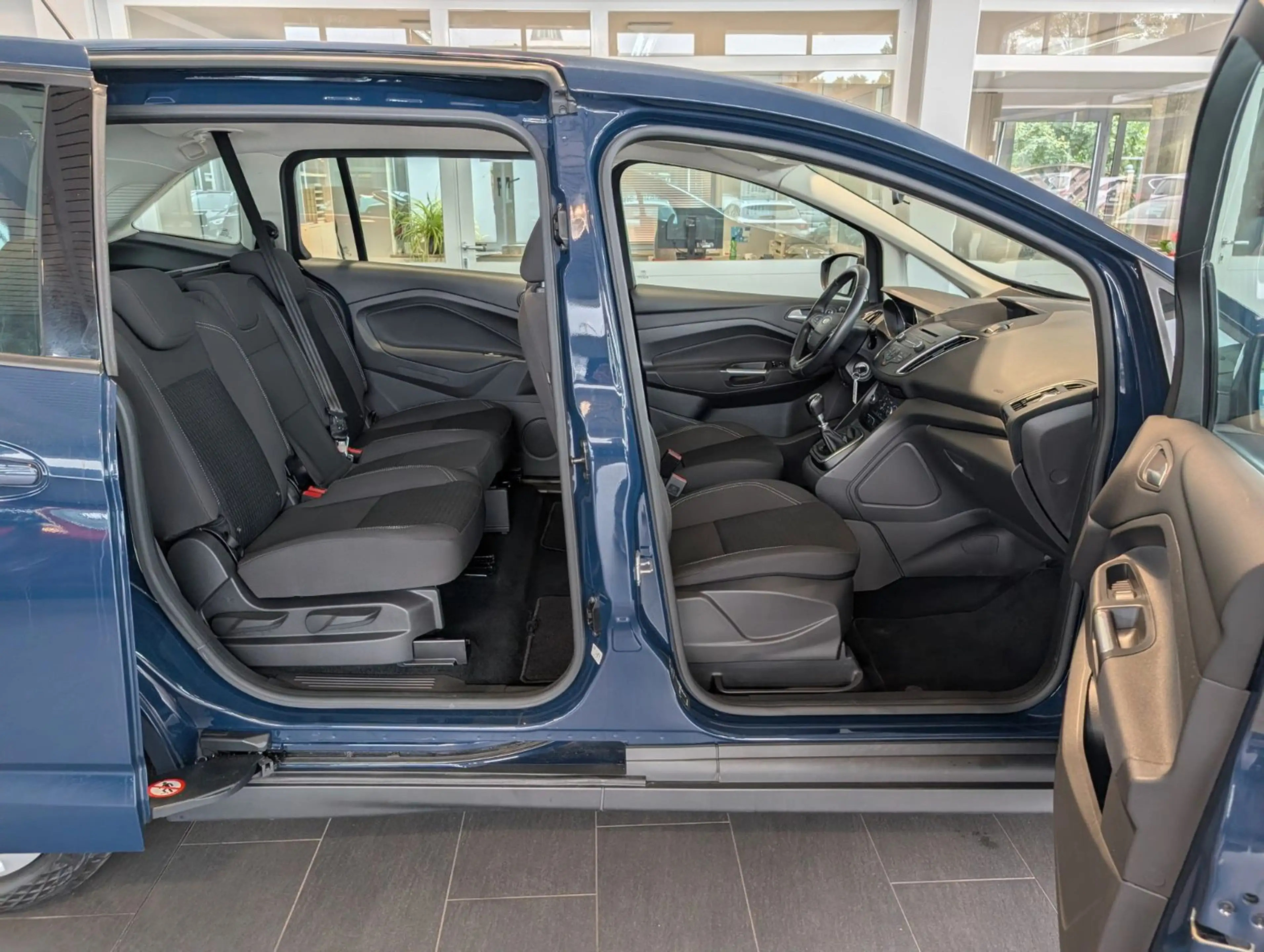 Ford Grand C-Max 1.0 Trend *AHK*Klima*Tempomat*PDC* — photo 3