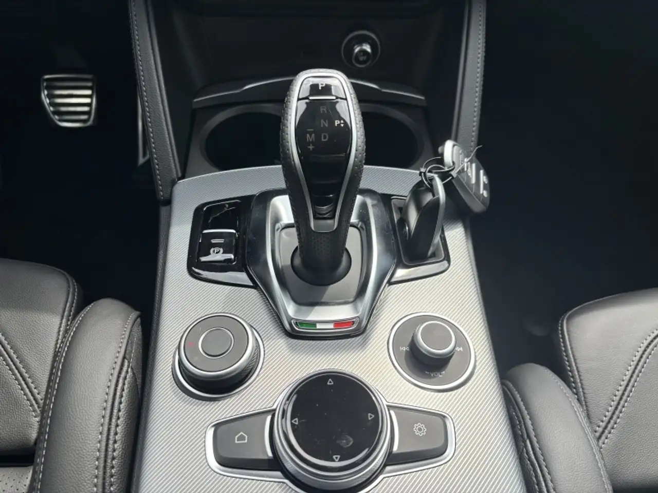 Alfa Romeo Stelvio 2026 — фото 13