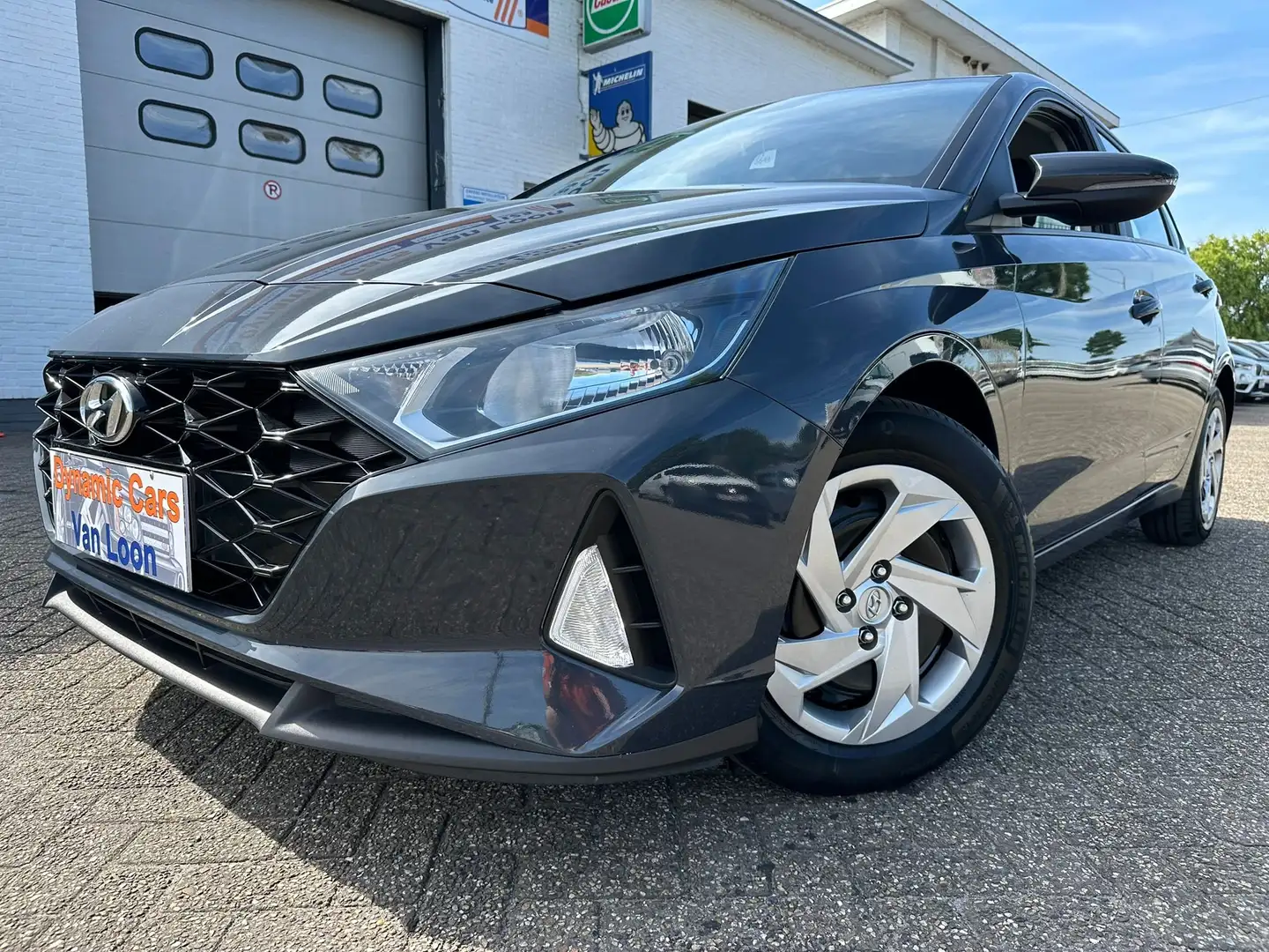 Hyundai i20 1.0T-GDi Twist DCT, Lane, Carplay, Cruise, Trekh,. Grijs - 1