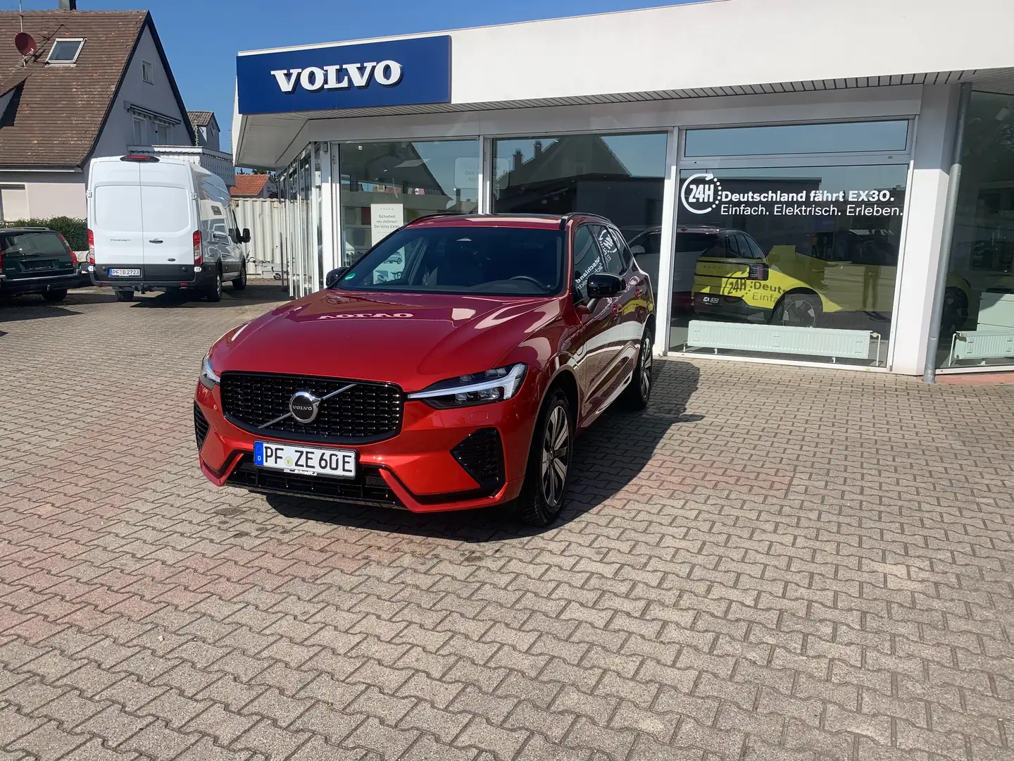 Volvo XC60 Plus Dark Recharge Plug-In Hybrid AWD Rot - 1