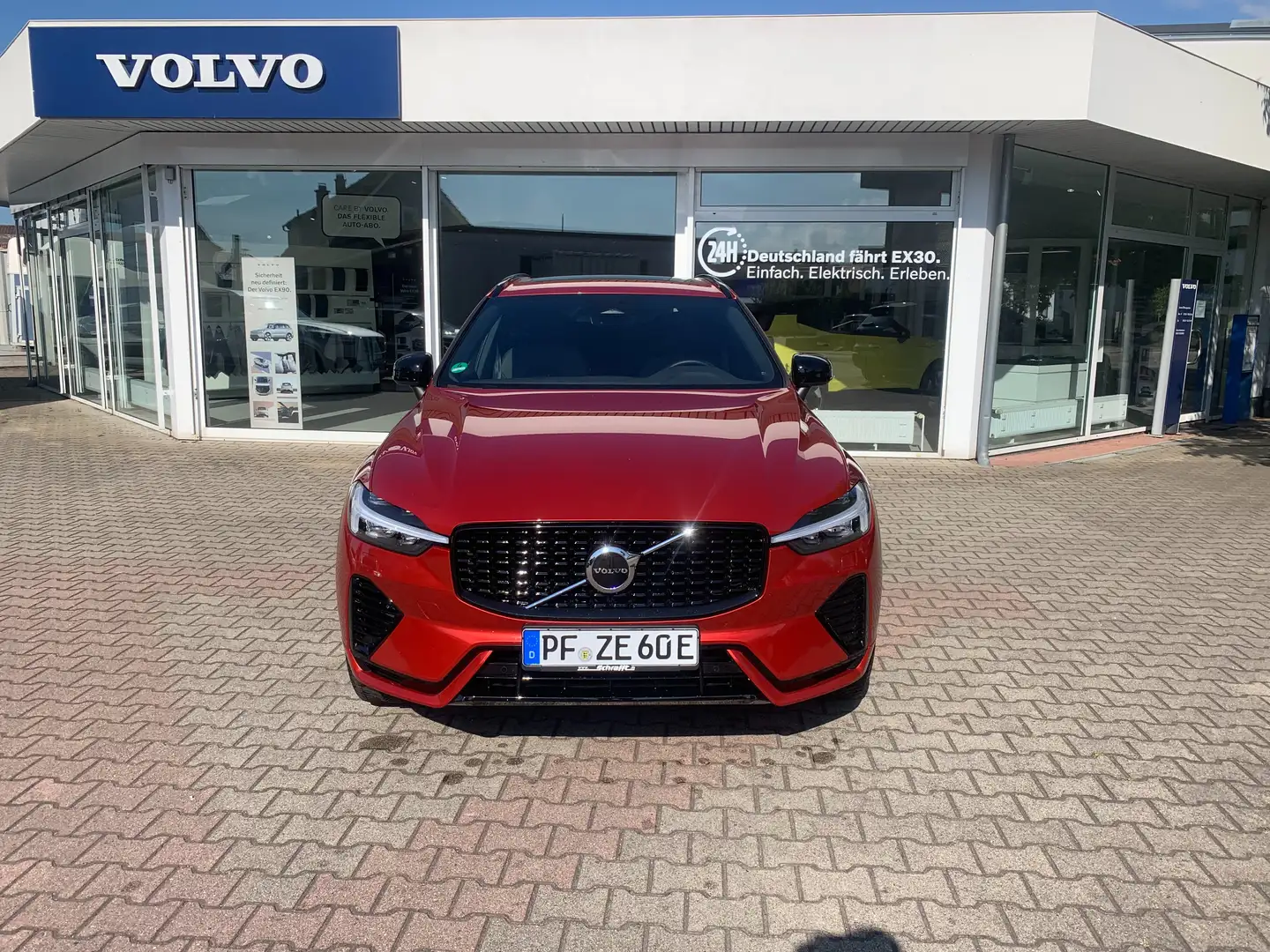 Volvo XC60 Plus Dark Recharge Plug-In Hybrid AWD Rot - 2