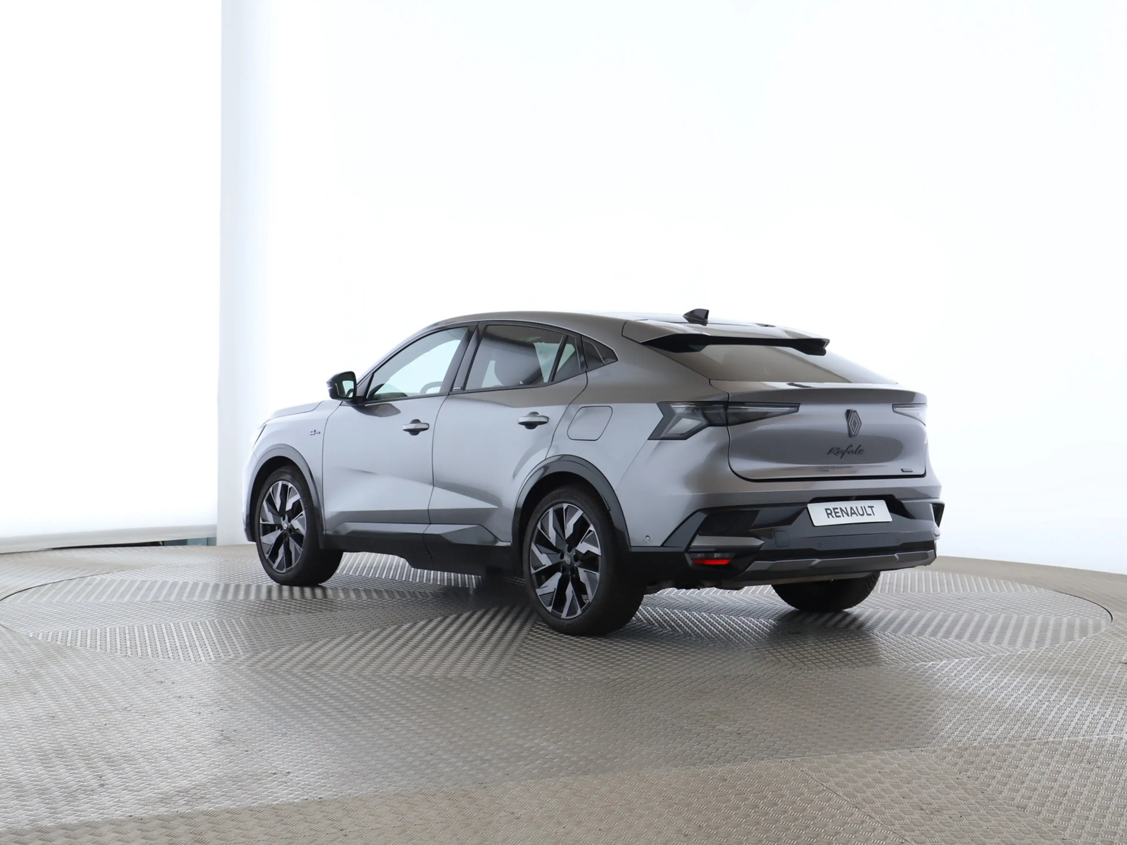 Renault Rafale Esprit Alpine E-Tech Plug-in Hybrid 300 4x4 — photo 4