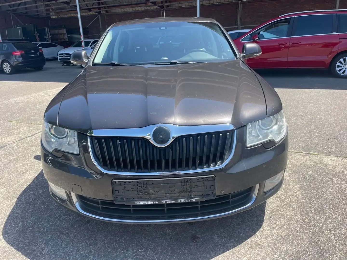 Skoda Superb Elegance 4X4/NAVI/LEDER/S-DACH/AUTOMATIK Marrón - 2