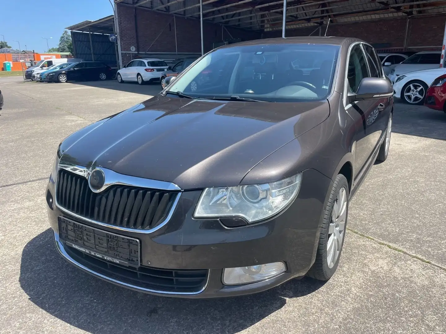 Skoda Superb Elegance 4X4/NAVI/LEDER/S-DACH/AUTOMATIK Marrón - 1