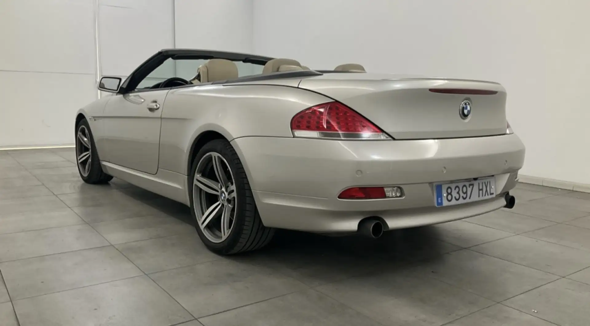 BMW 630 630i Cabrio Aut. Beige - 2
