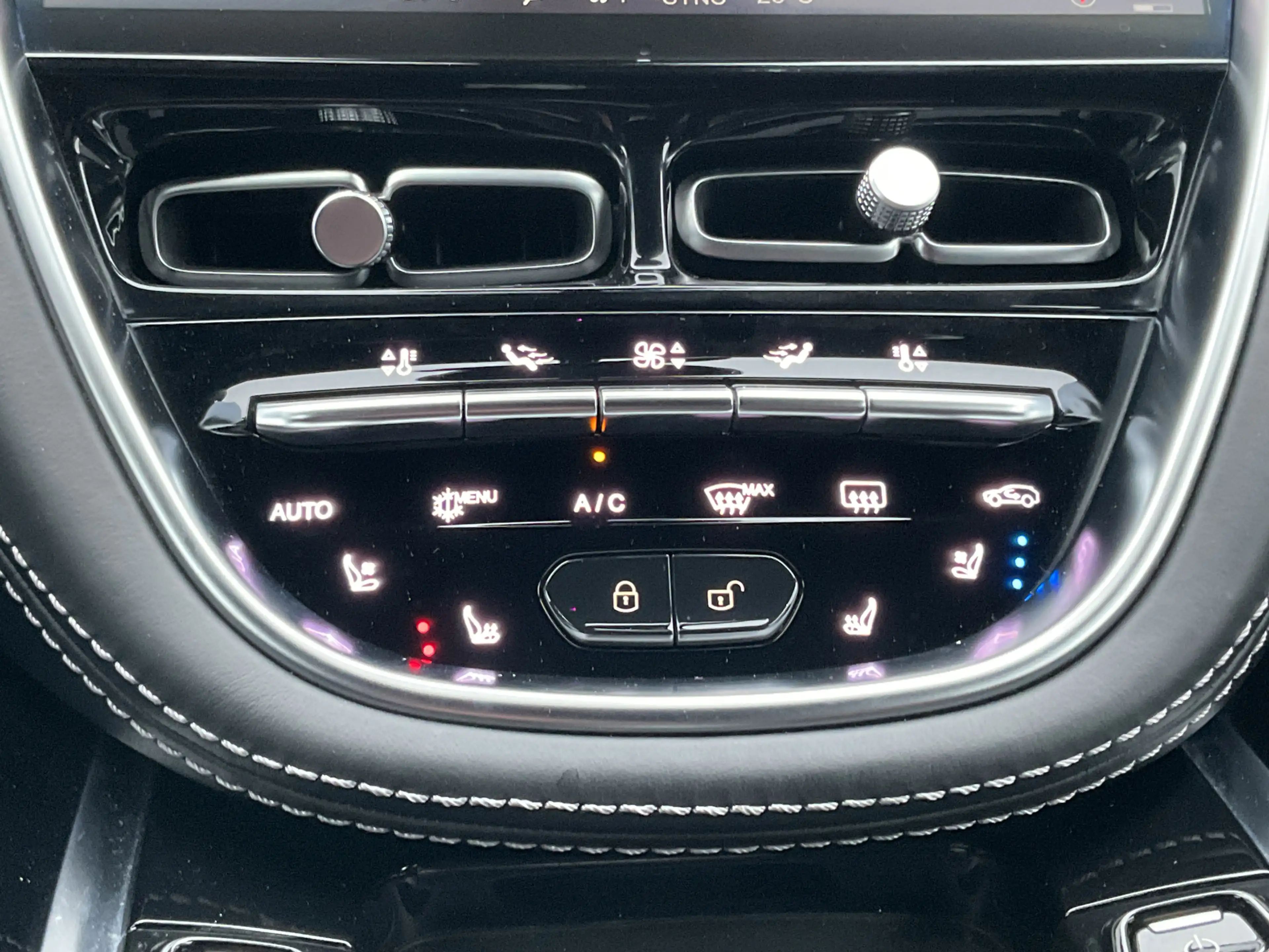 Aston Martin DBX 4.0 V8 360° Memory Stoelverw/koeling Sfeerverl Pan — photo 9