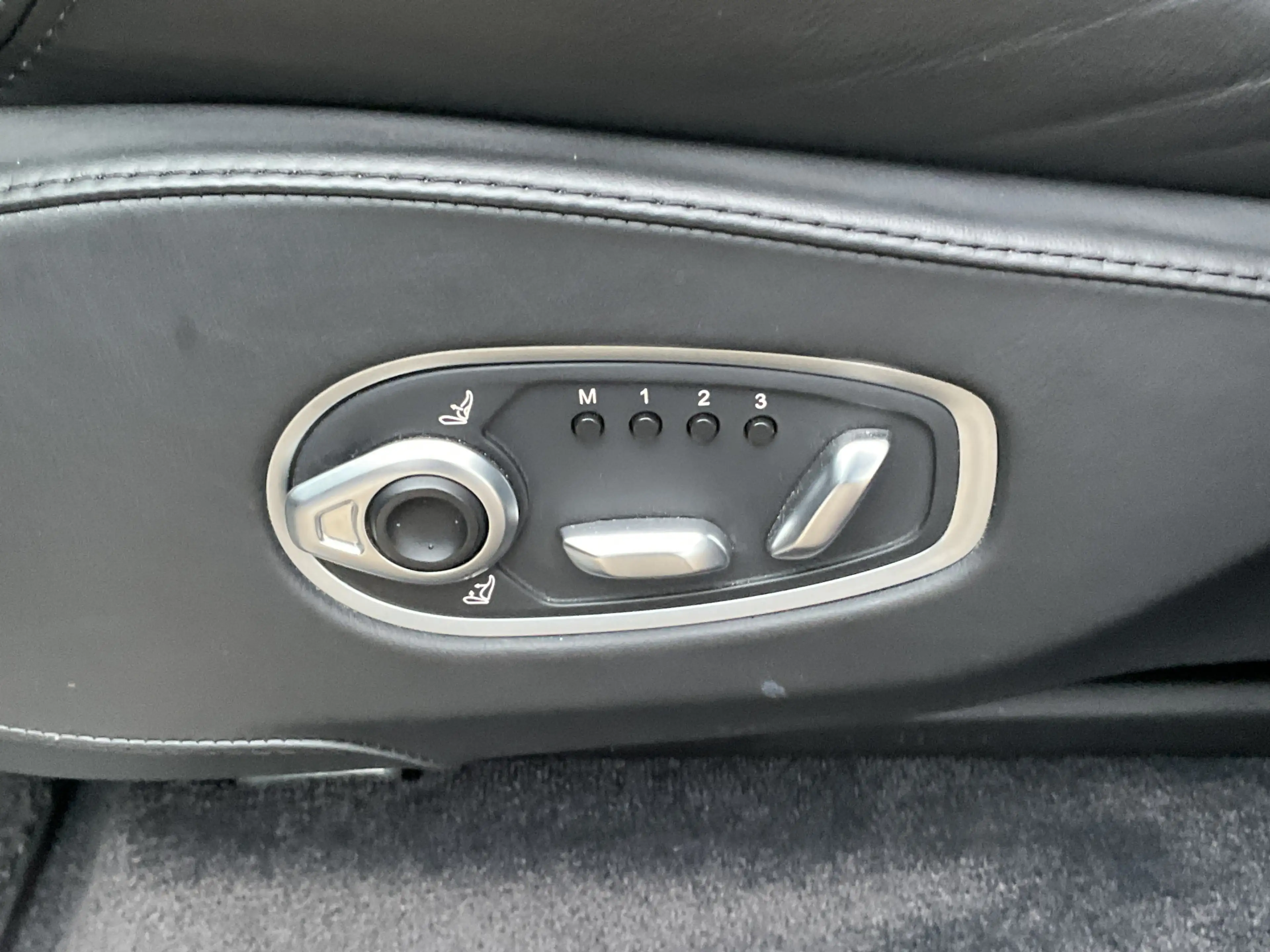 Aston Martin DBX 4.0 V8 360° Memory Stoelverw/koeling Sfeerverl Pan — photo 17