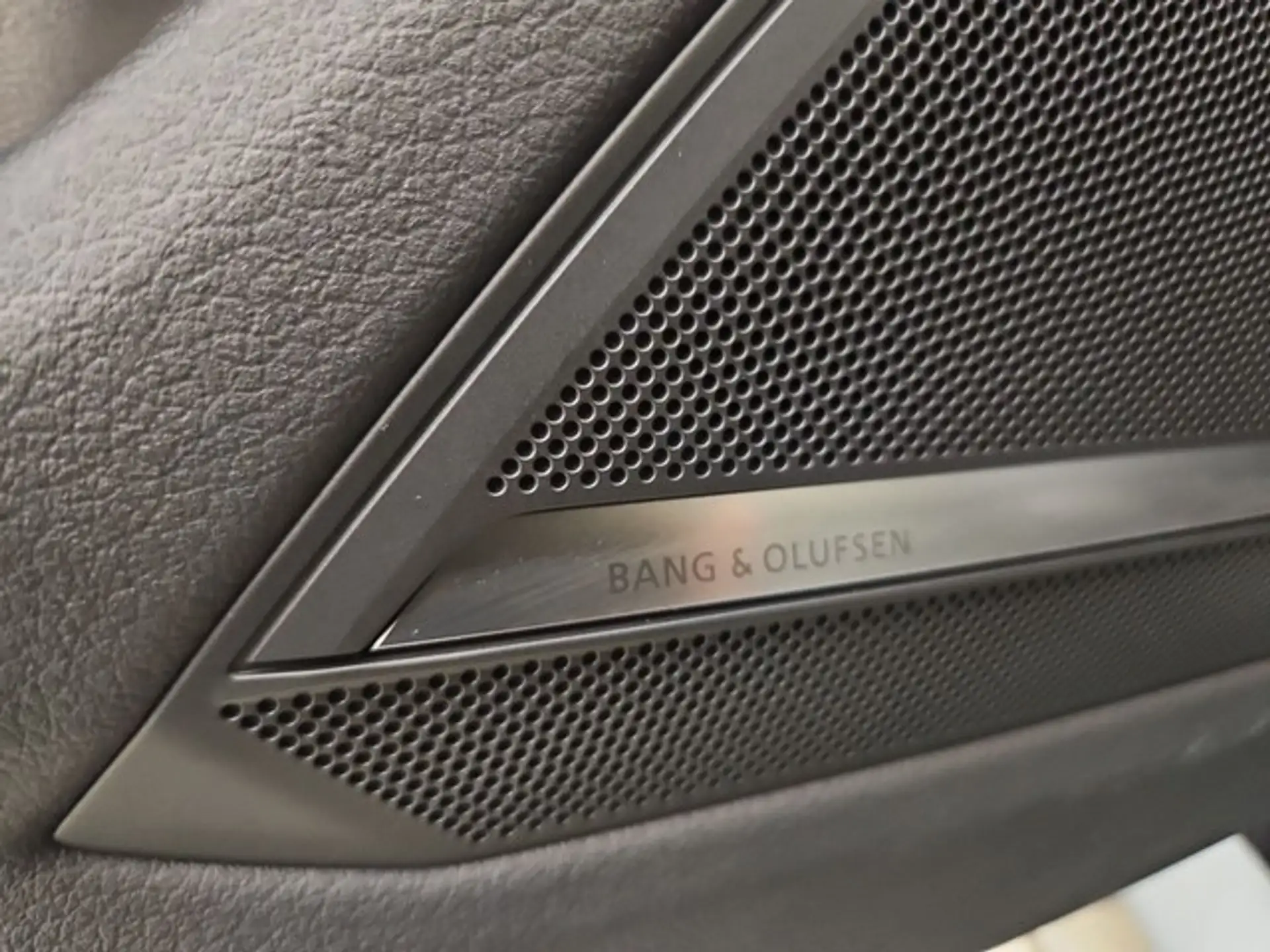 아우디 Audi RS6 4.0 TFSI 2023 블랙 사진 8