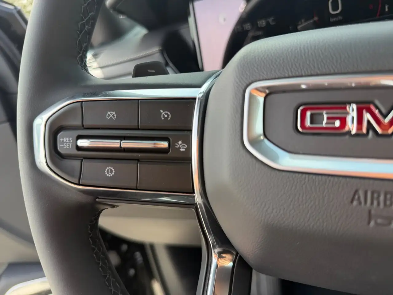 GMC Acadia снимка GMC Acadia