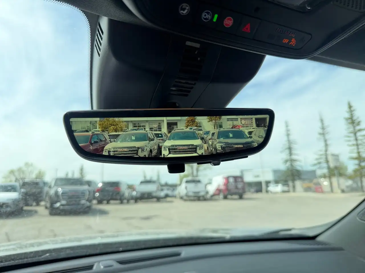 GMC Acadia снимка GMC Acadia