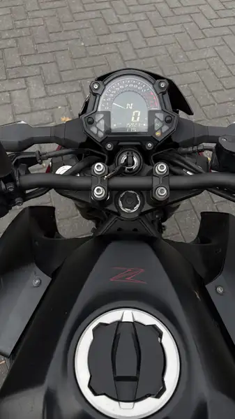 Kawasaki Z 400 - foto 4