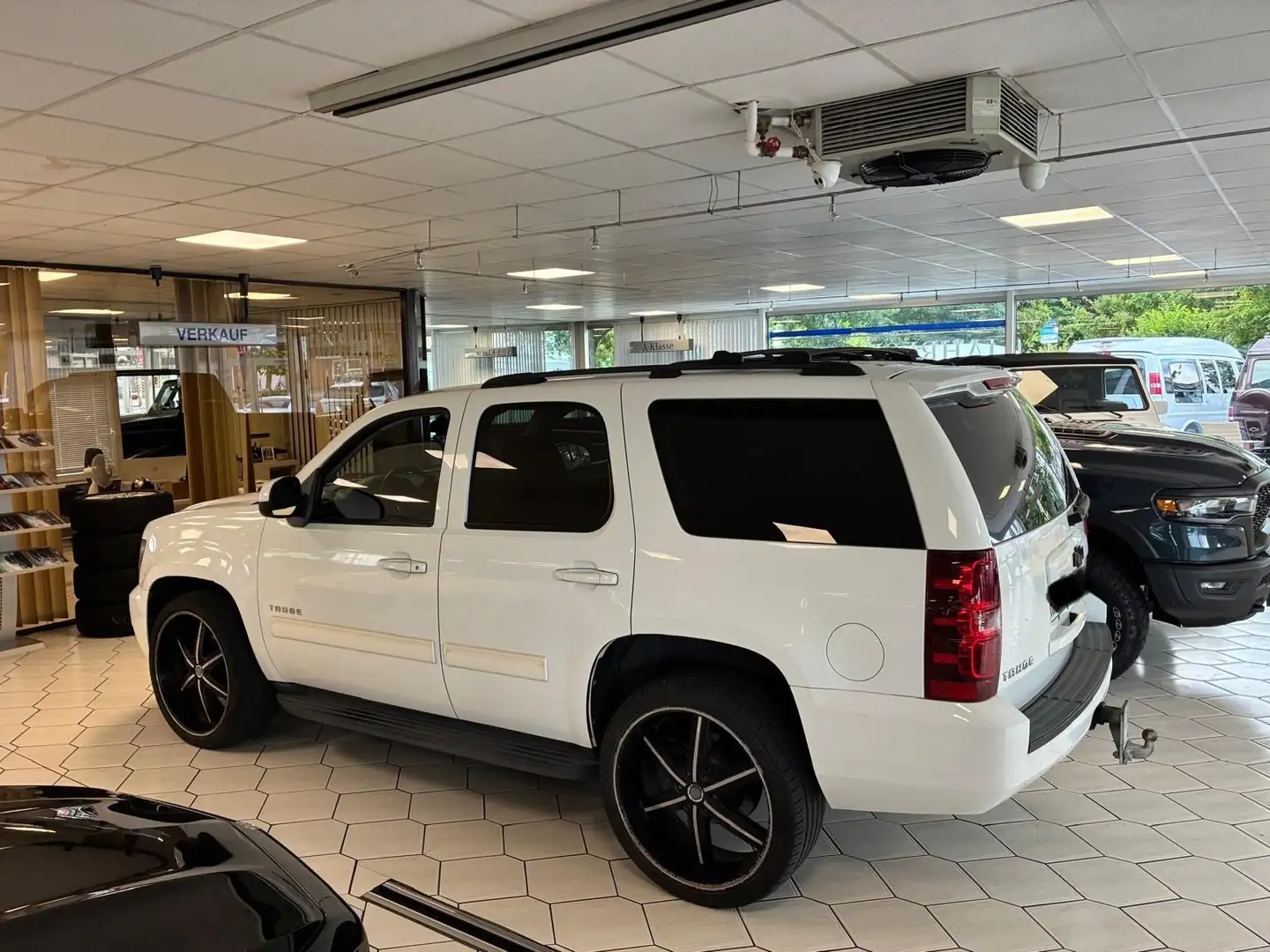 Chevrolet Tahoe 5.3L V8 LS - Flexible Fuel  - 7-Sitze Fehér - 1