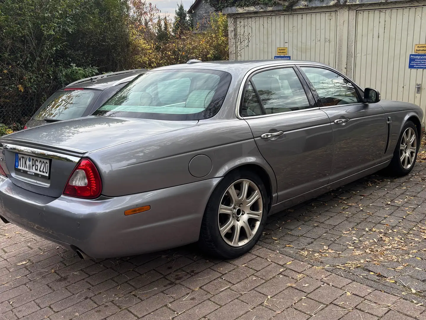 Jaguar XJ8 XJ8 4.2 Executive Silber - 1