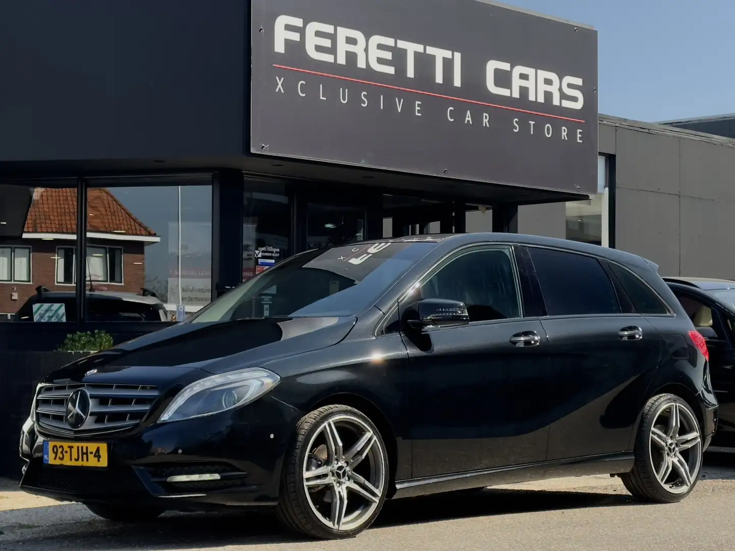 Mercedes-Benz B 180 AUT7 AMBITION. NAVI AIRCO LED 19 INCH-AMG VELGEN P Noir - 1