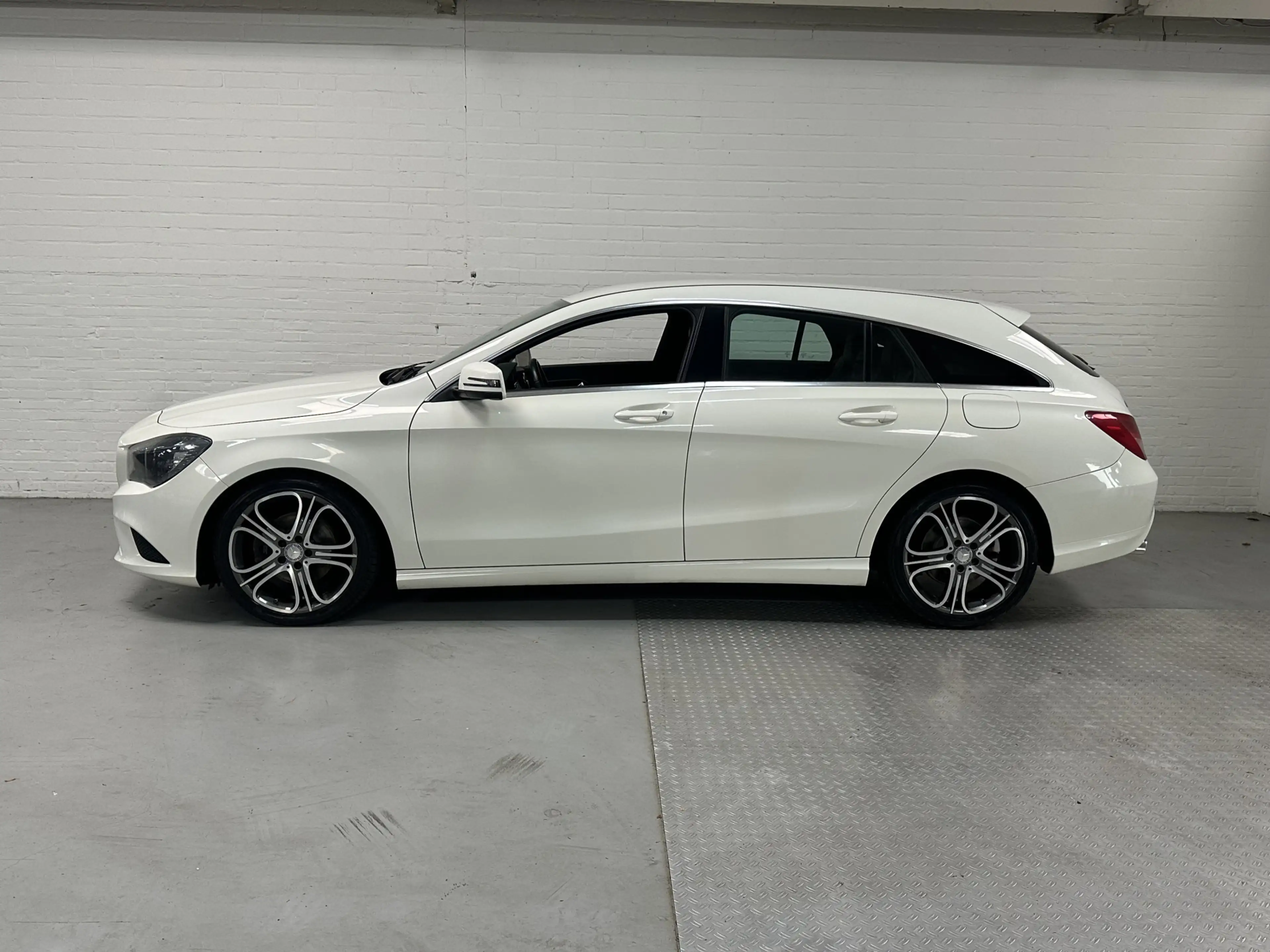 Mercedes-Benz CLA 200 Shooting Brake CLIMA / CRUISE / NAVI / LMV — photo 4