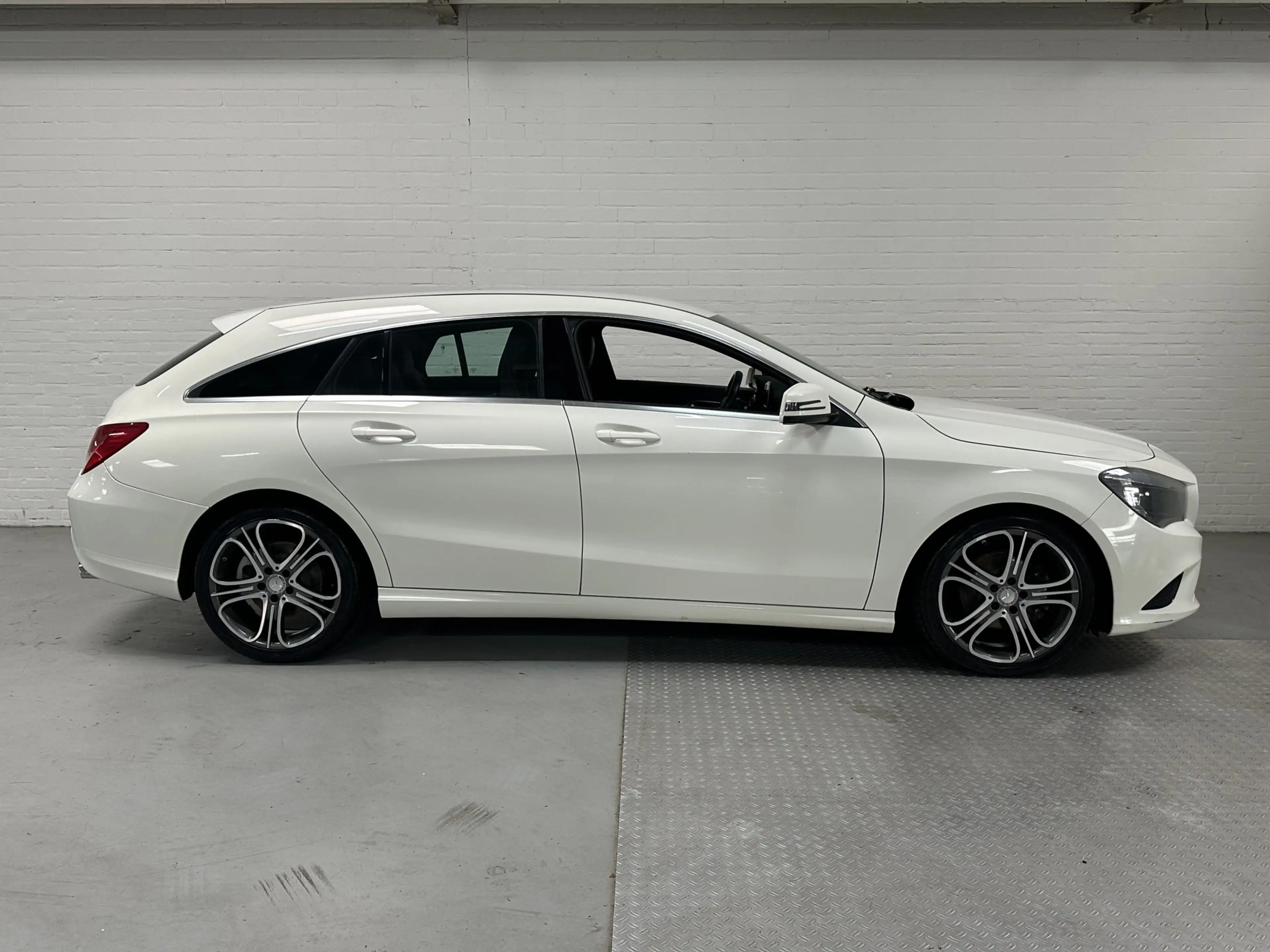 Mercedes-Benz CLA 200 Shooting Brake CLIMA / CRUISE / NAVI / LMV — photo 3