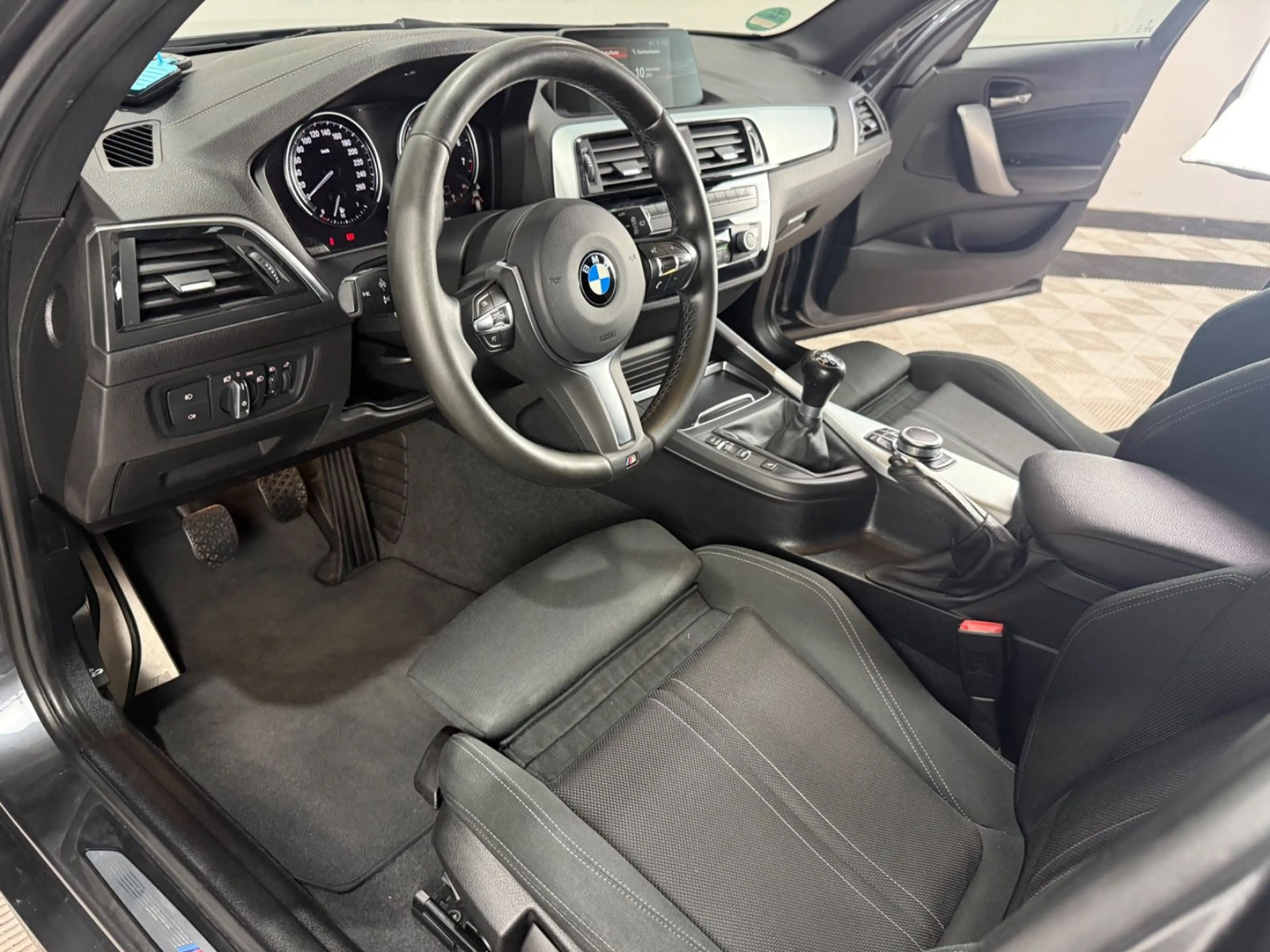 BMW 118 i Edition M Sport Shadow°Klima°Navi°Sitzh.° — photo 12