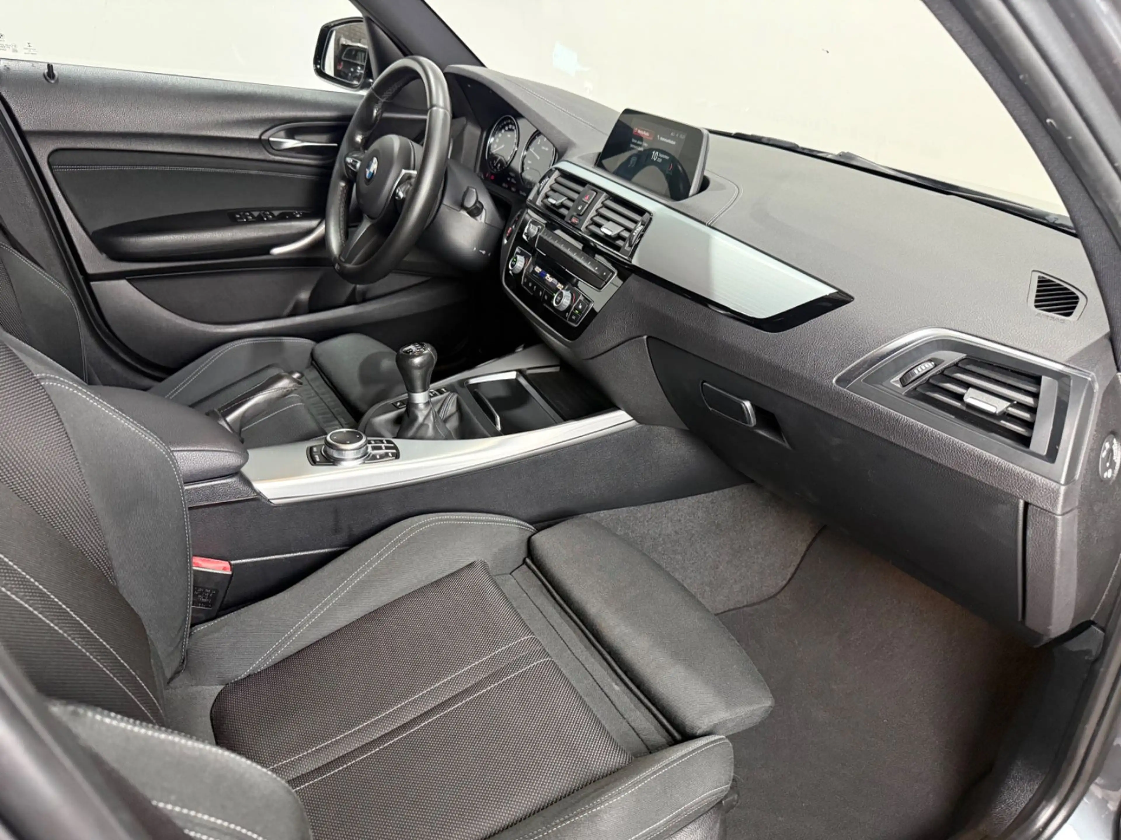 BMW 118 i Edition M Sport Shadow°Klima°Navi°Sitzh.° — photo 14