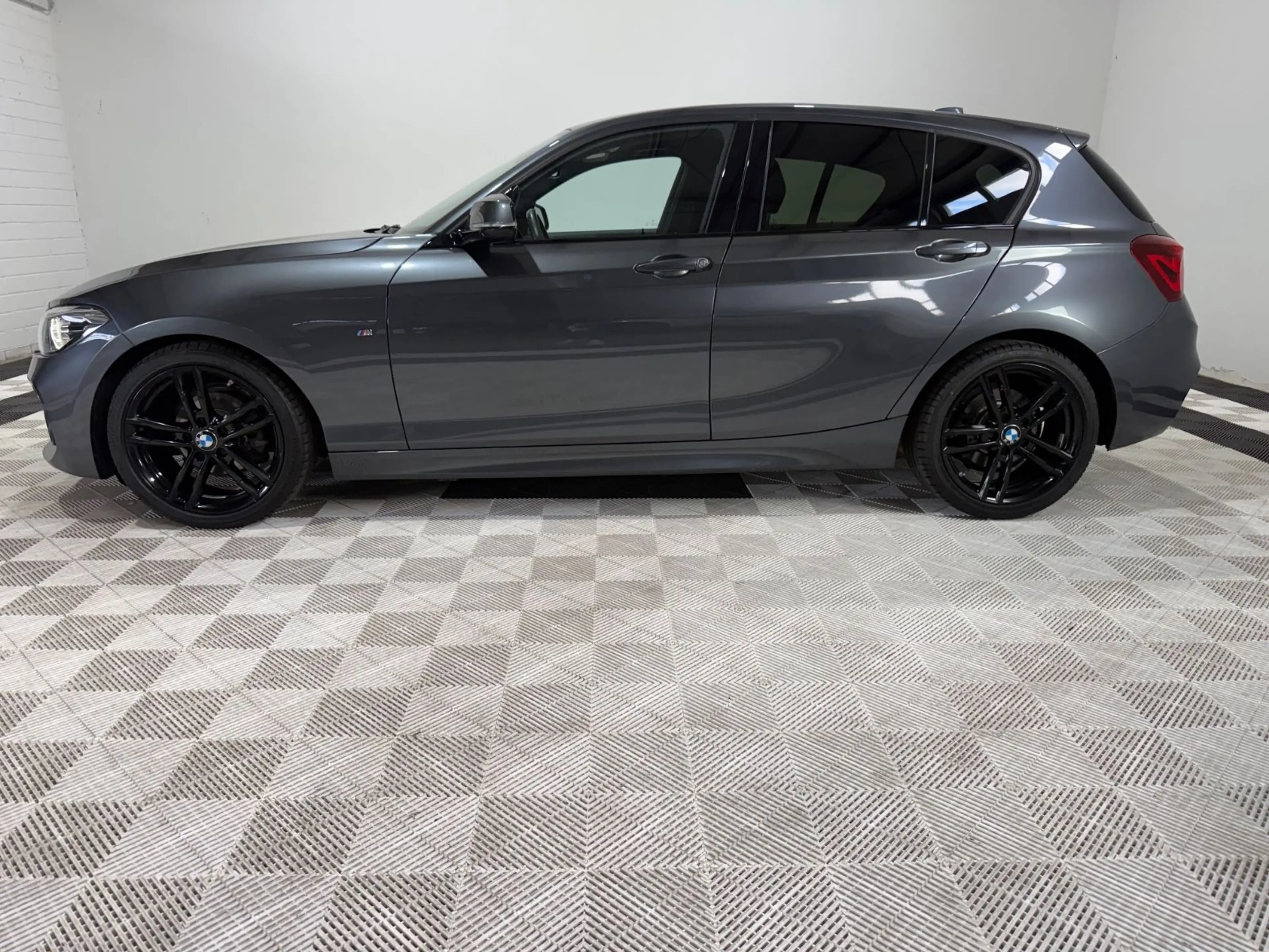 BMW 118 i Edition M Sport Shadow°Klima°Navi°Sitzh.° — photo 4