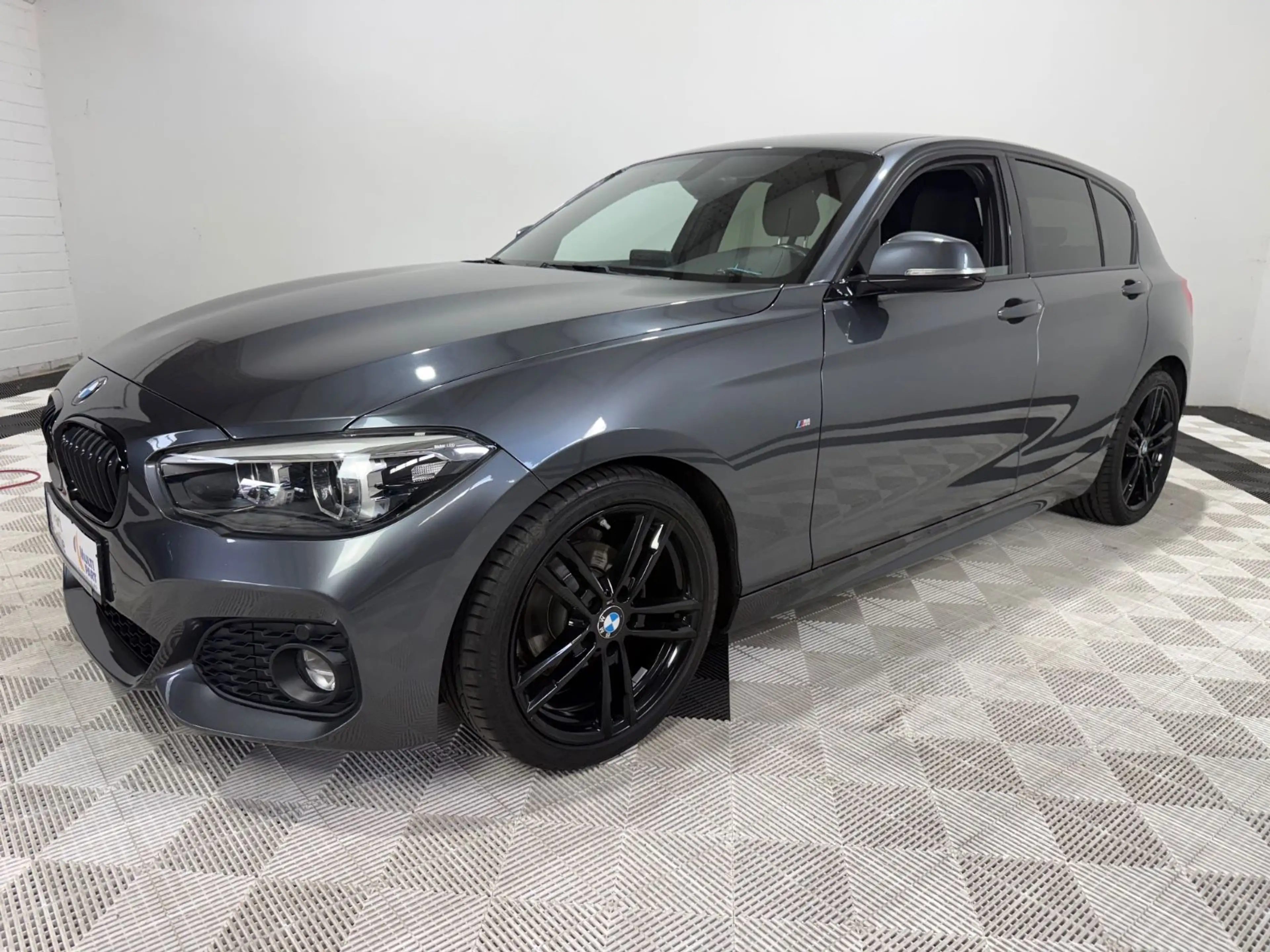 BMW 118 i Edition M Sport Shadow°Klima°Navi°Sitzh.°